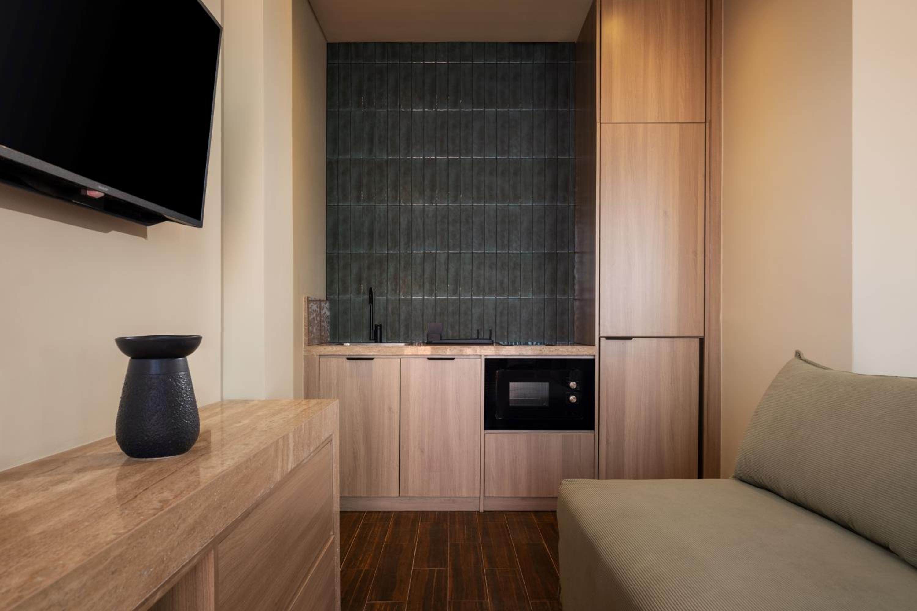 Suite with Garden View - Photo 5