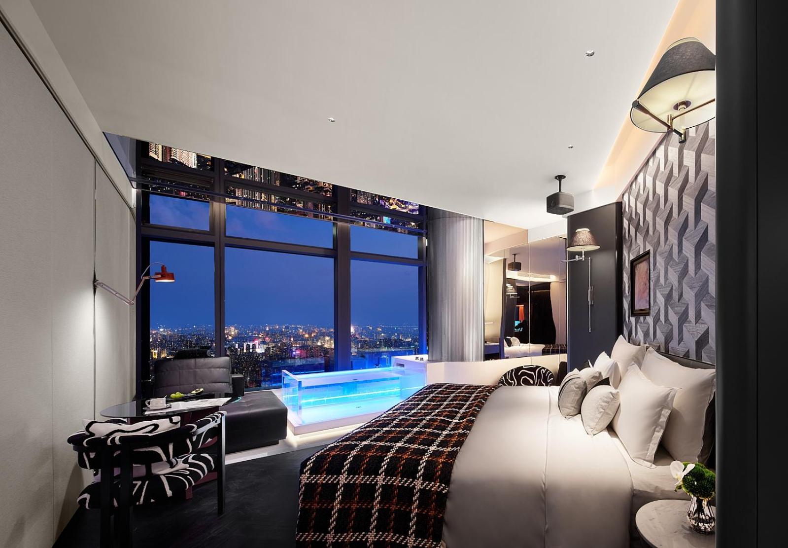 Basic City View King Room With Bathtub