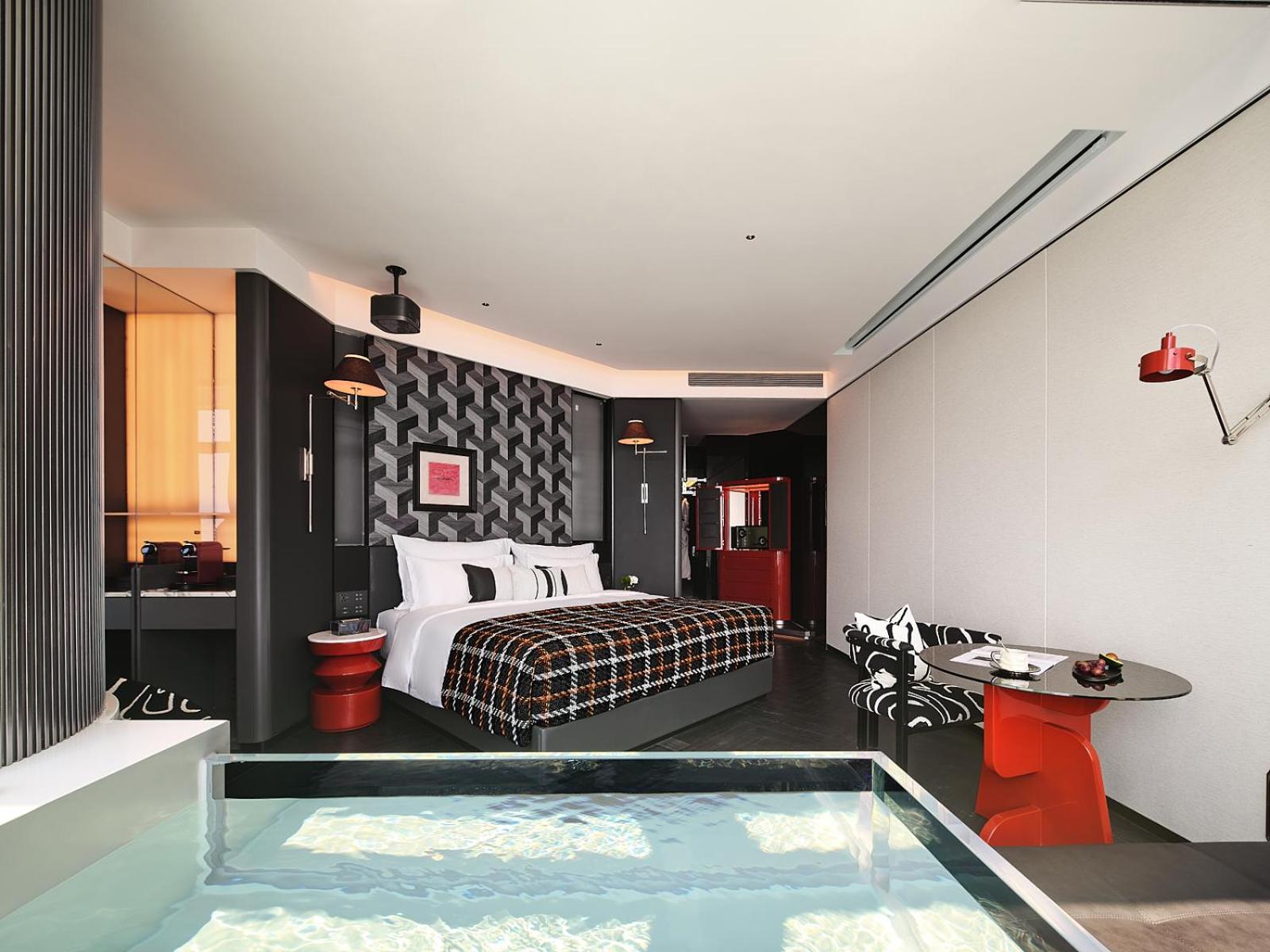 Basic City View King Room With Bathtub photo 2