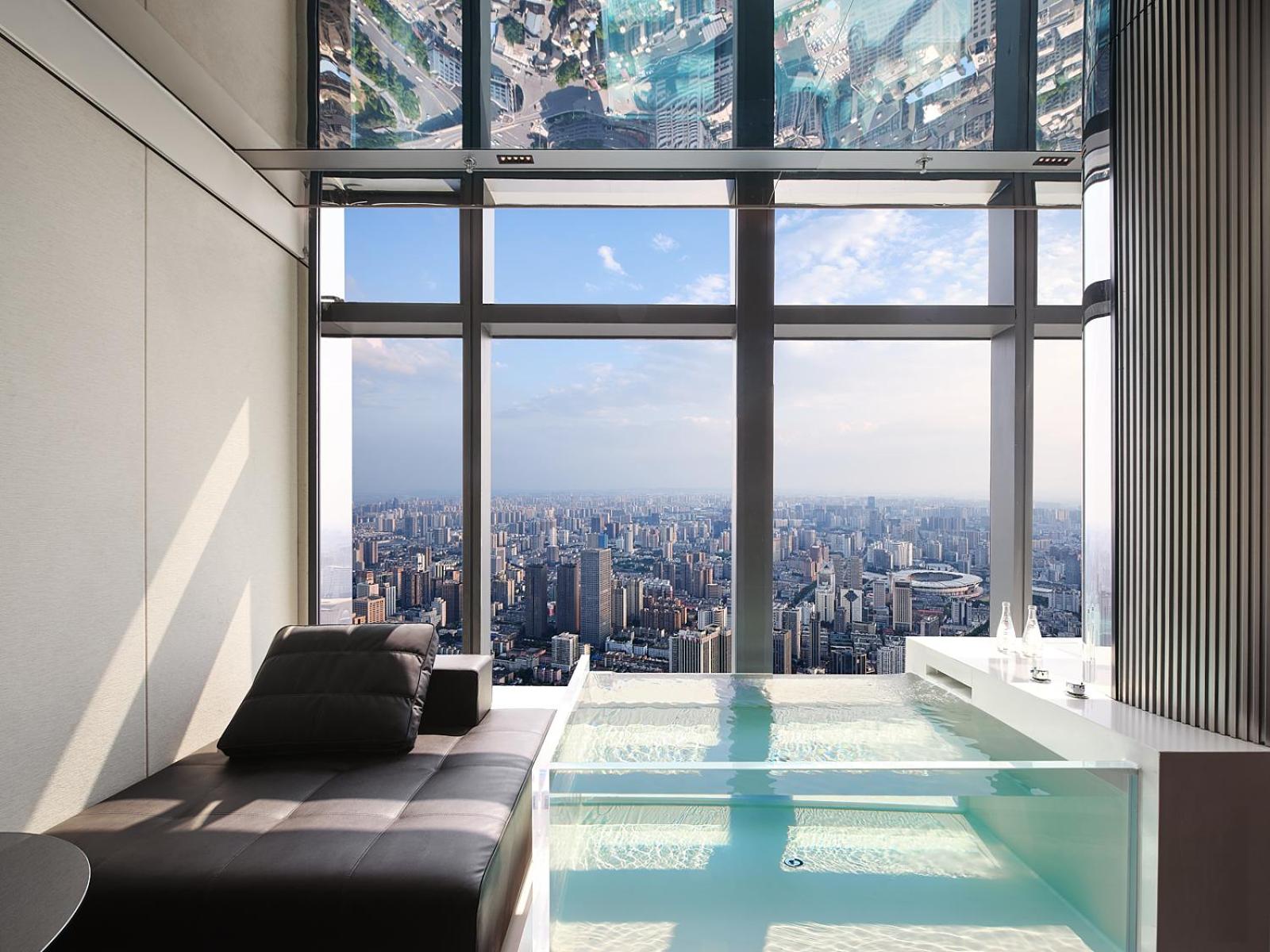 Basic City View King Room With Bathtub photo 3