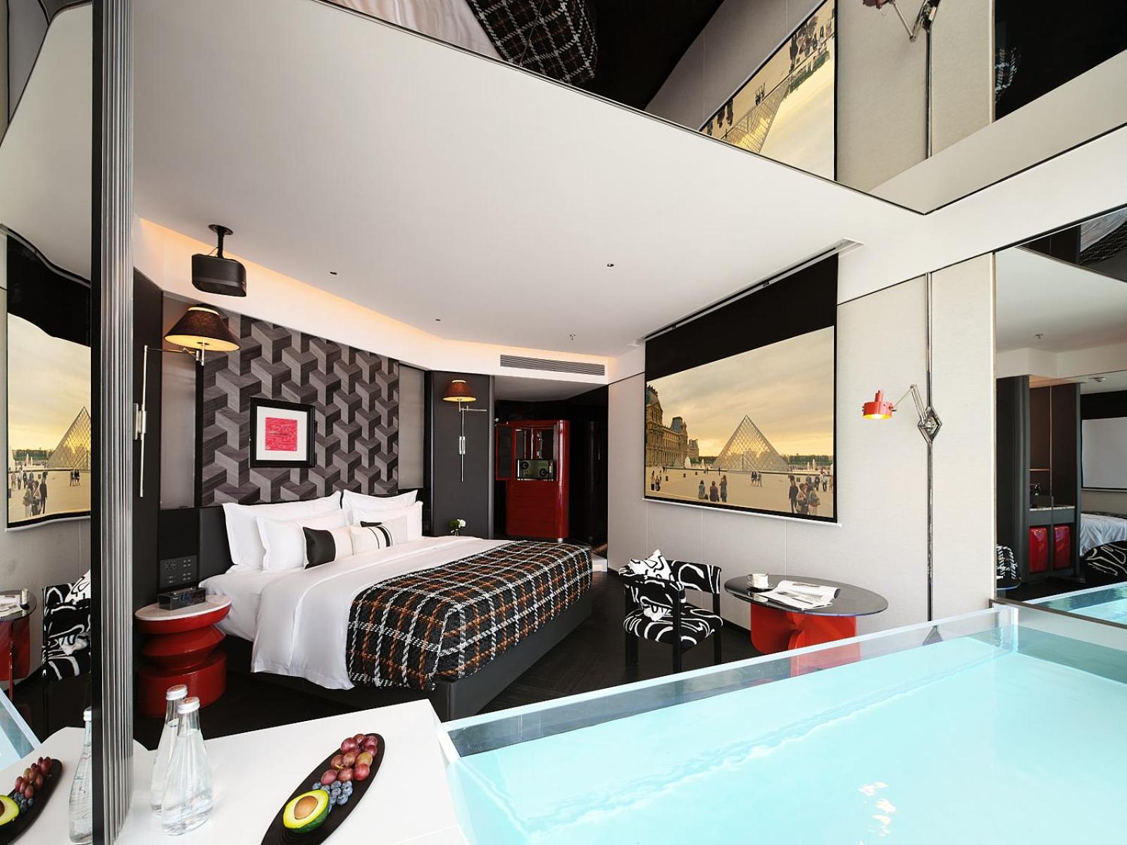 City View Queen Room Puls Bathtub