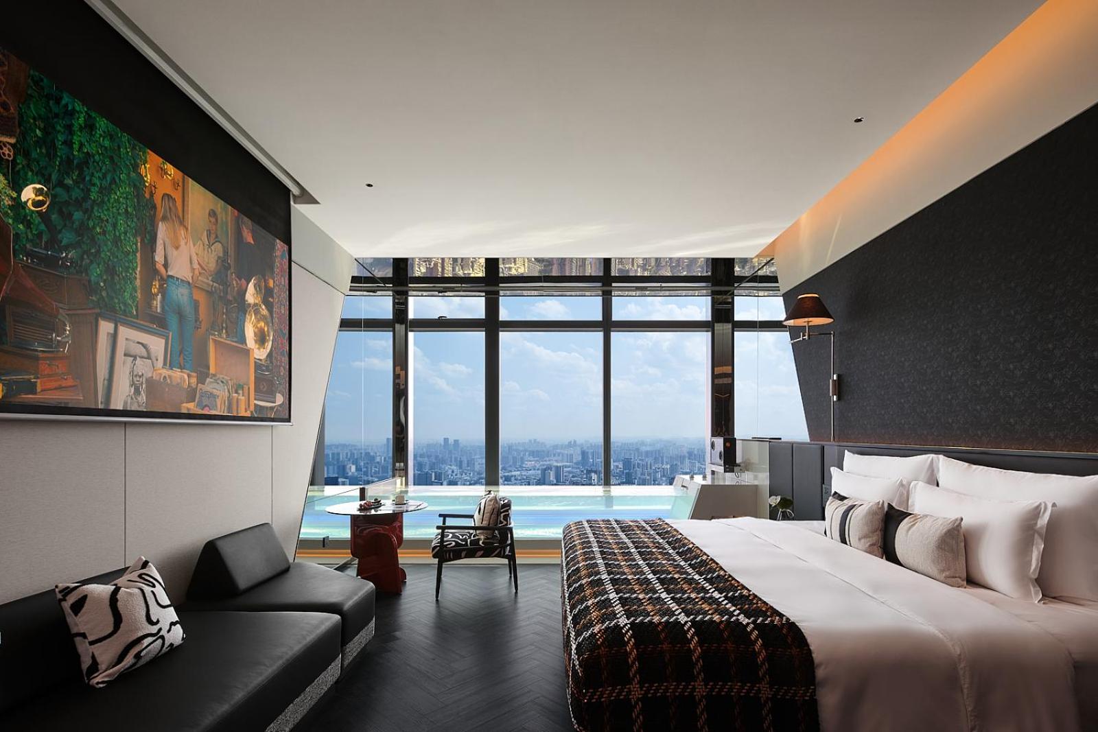 180° City View King Room With Bathtub