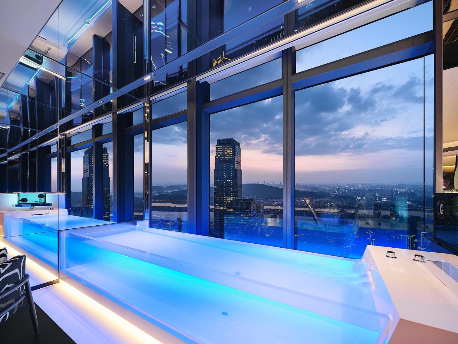 180° City View King Room With Bathtub photo 3