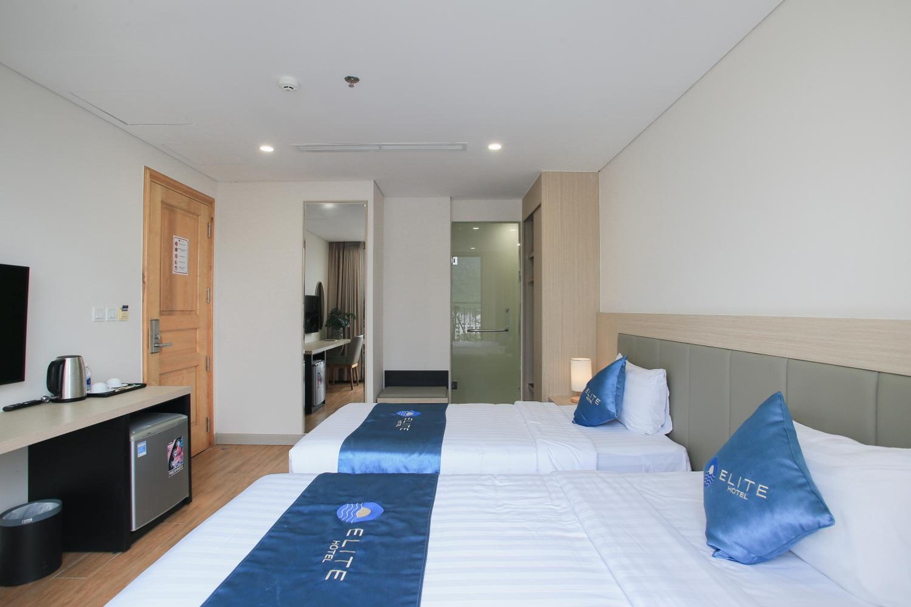 Deluxe Double Room with Sea View - Photo 4