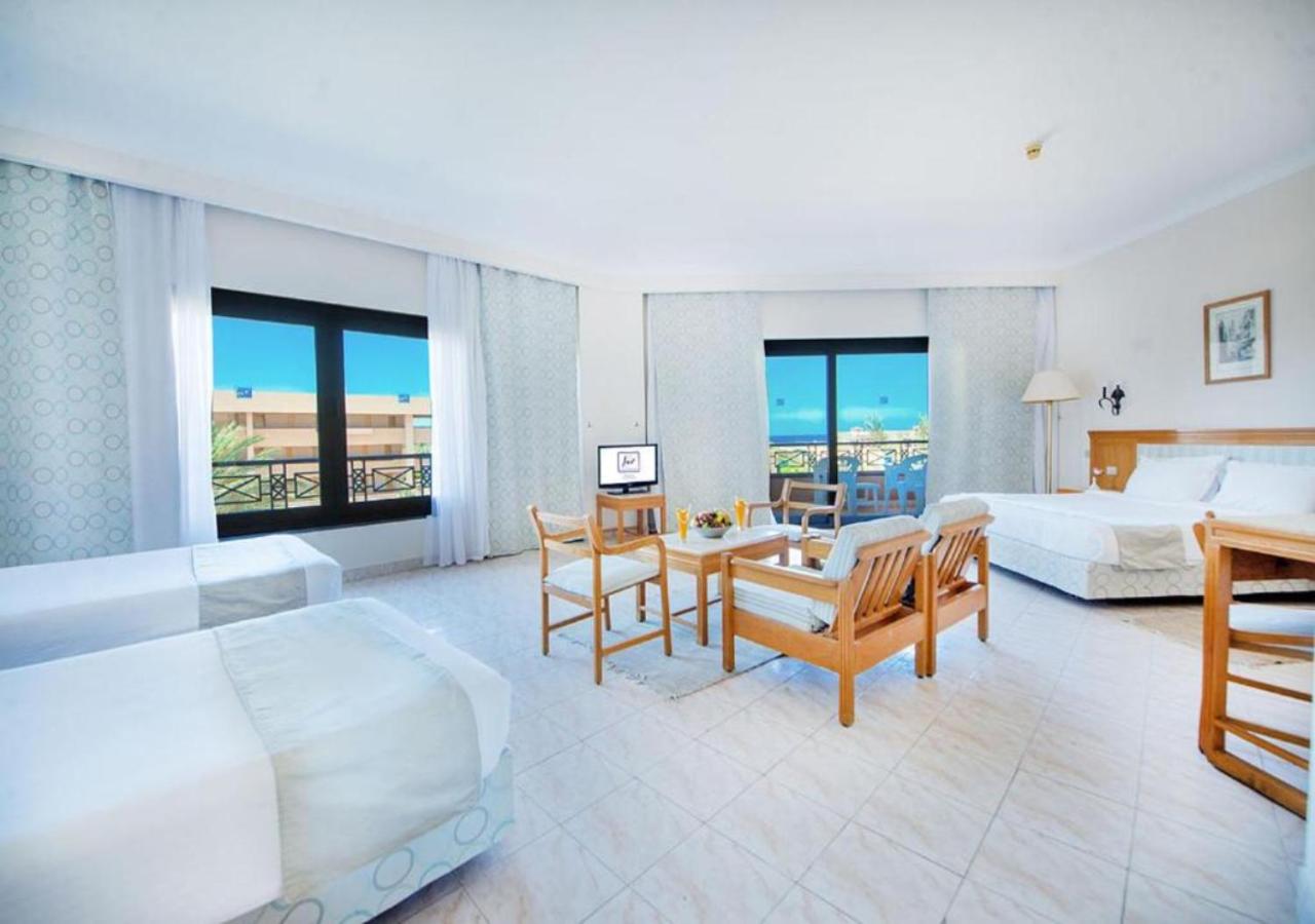 Family Room with Garden View