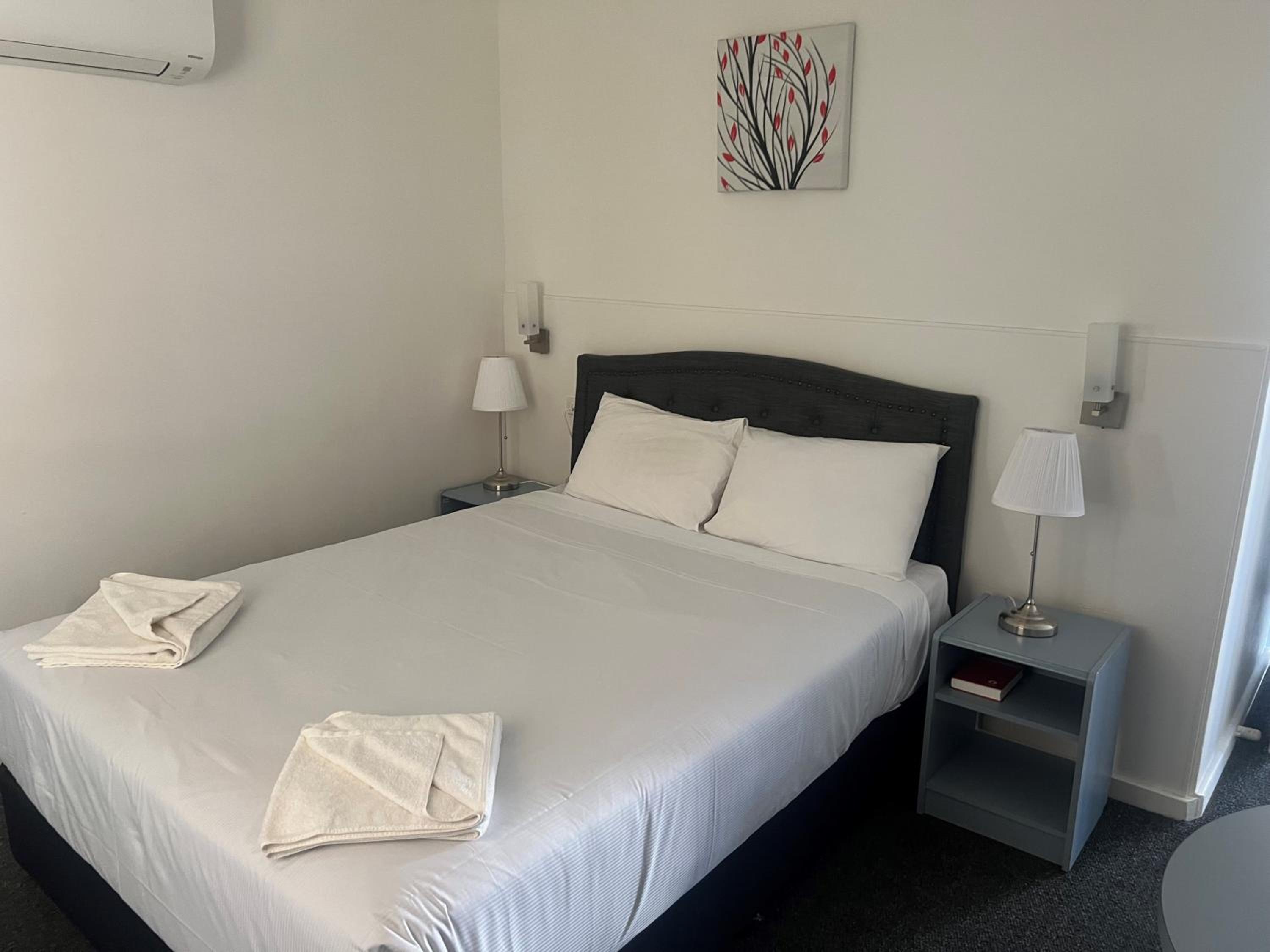 Queen Room photo 1