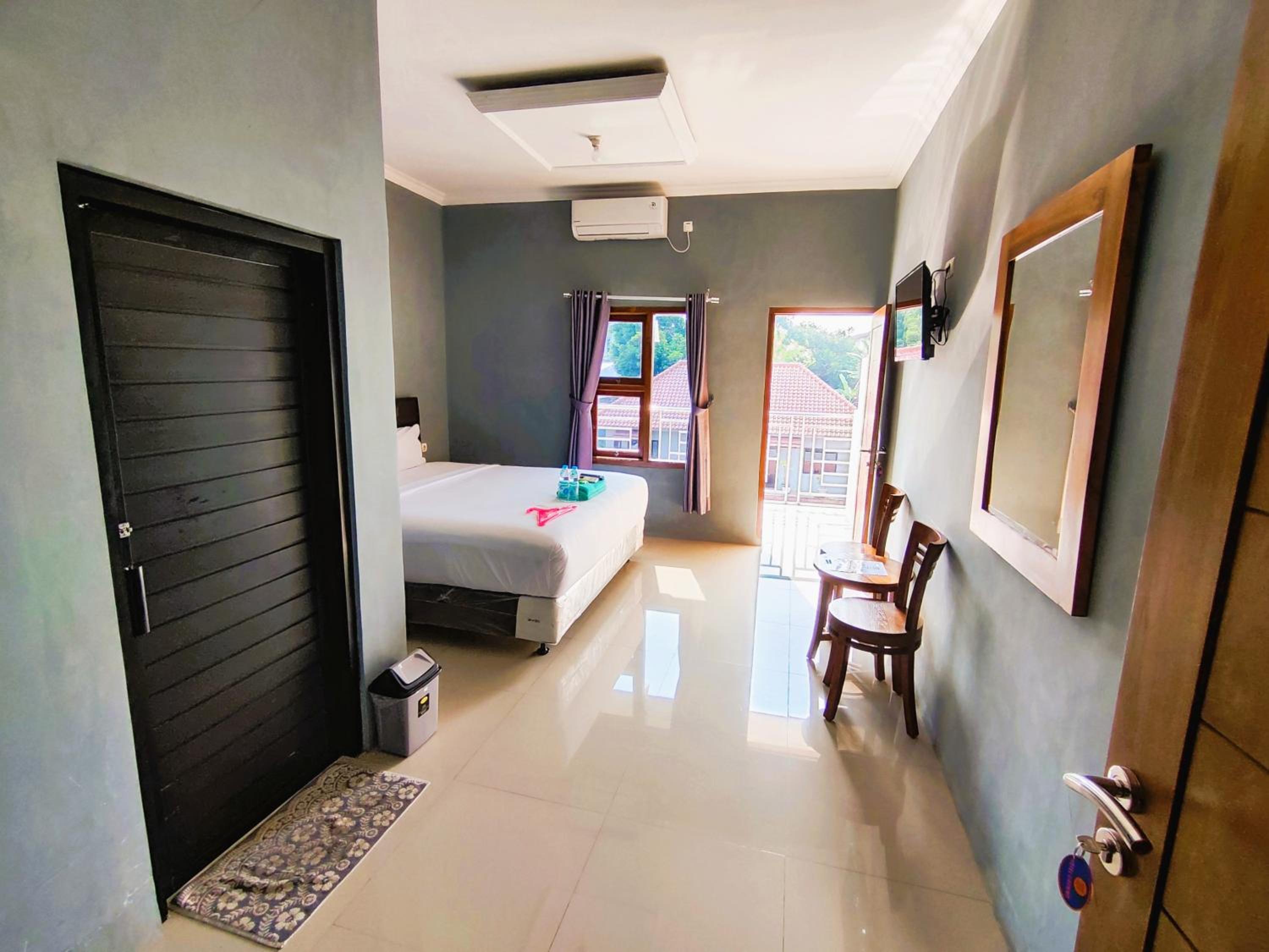 Family Room with Balcony photo 1