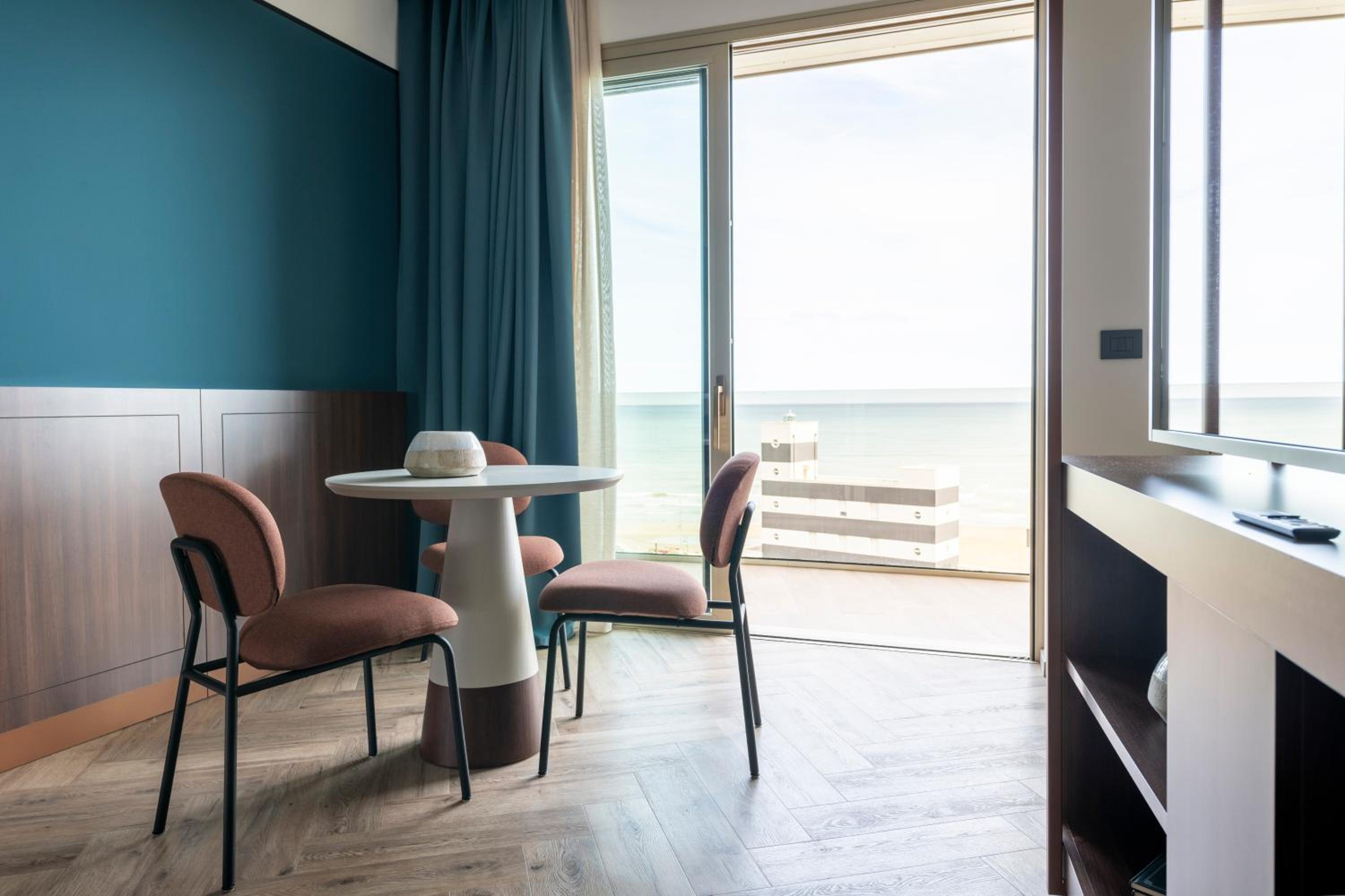 Junior Suite with Sea View - Photo 8
