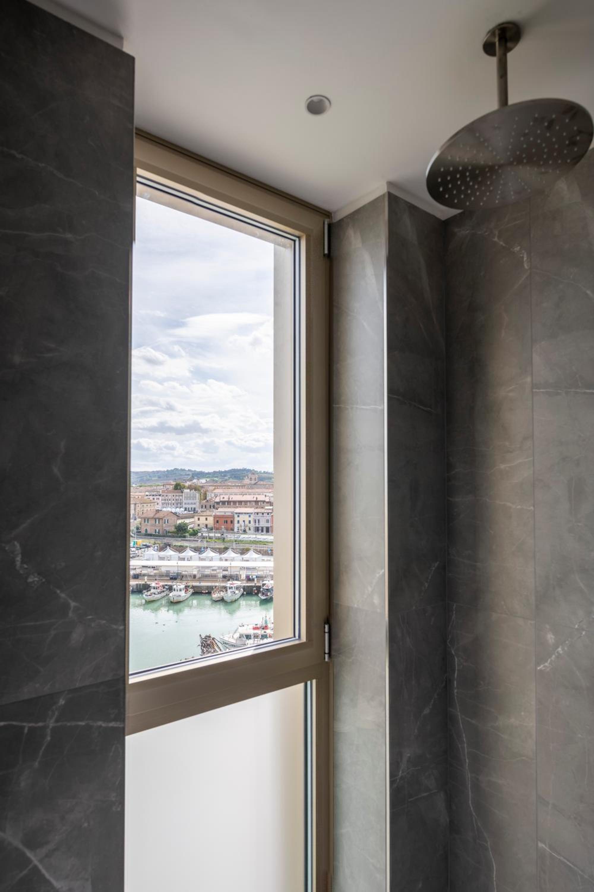 Junior Suite with Sea View - Photo 15