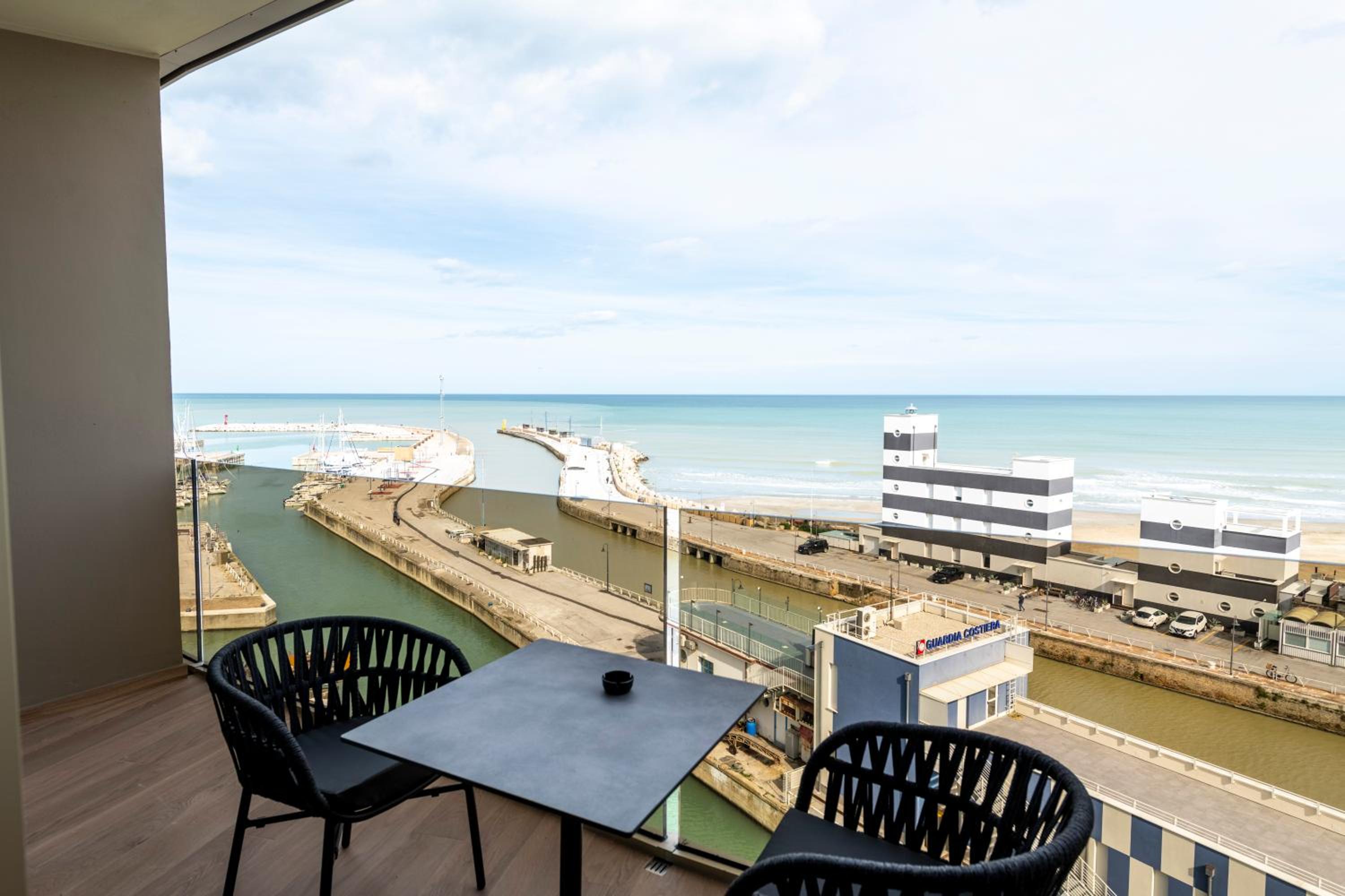 Junior Suite with Sea View - Photo 16