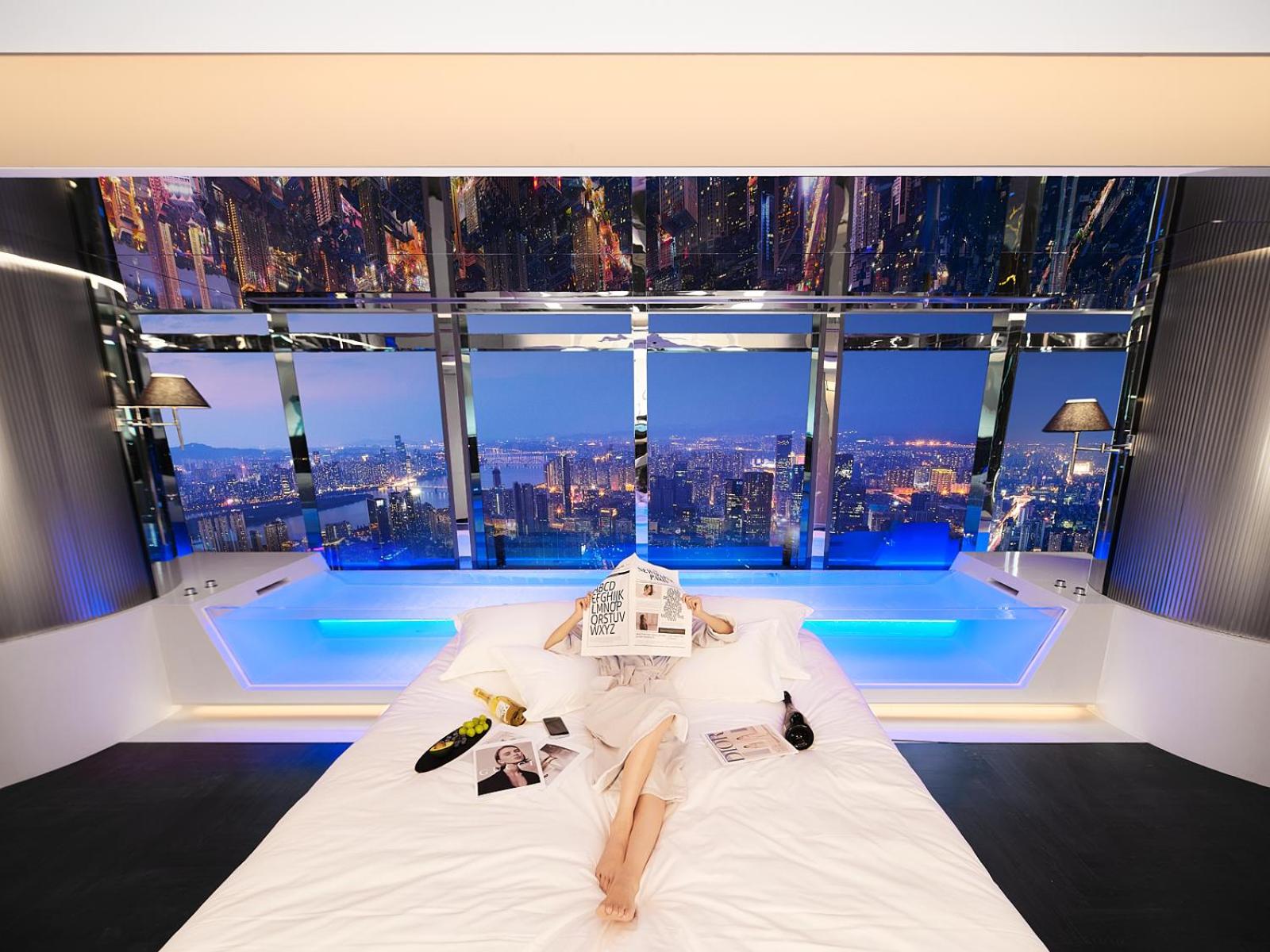 270° River View Deluxe Suite With Bathtub