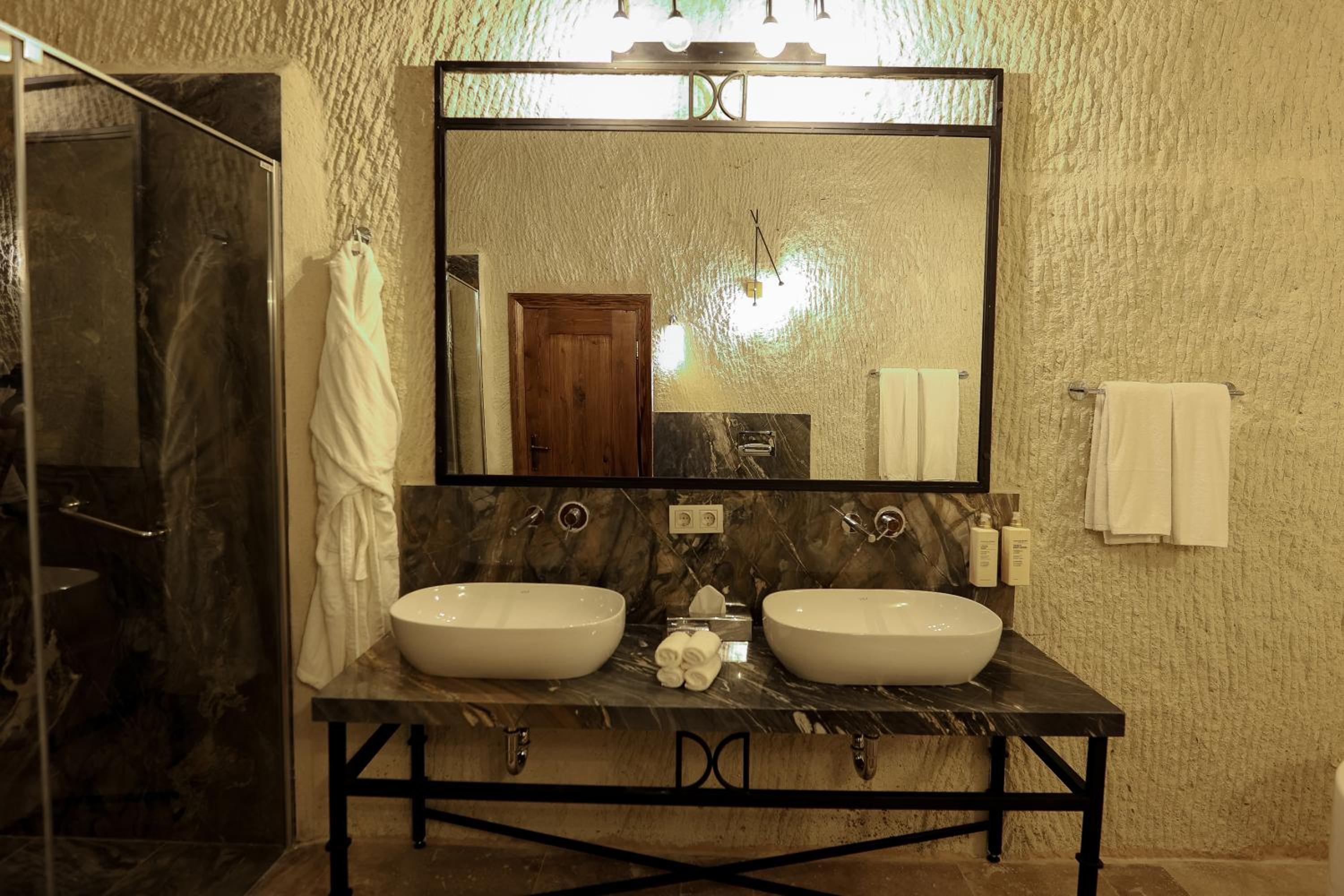 Two-Bedroom Suite - Photo 6