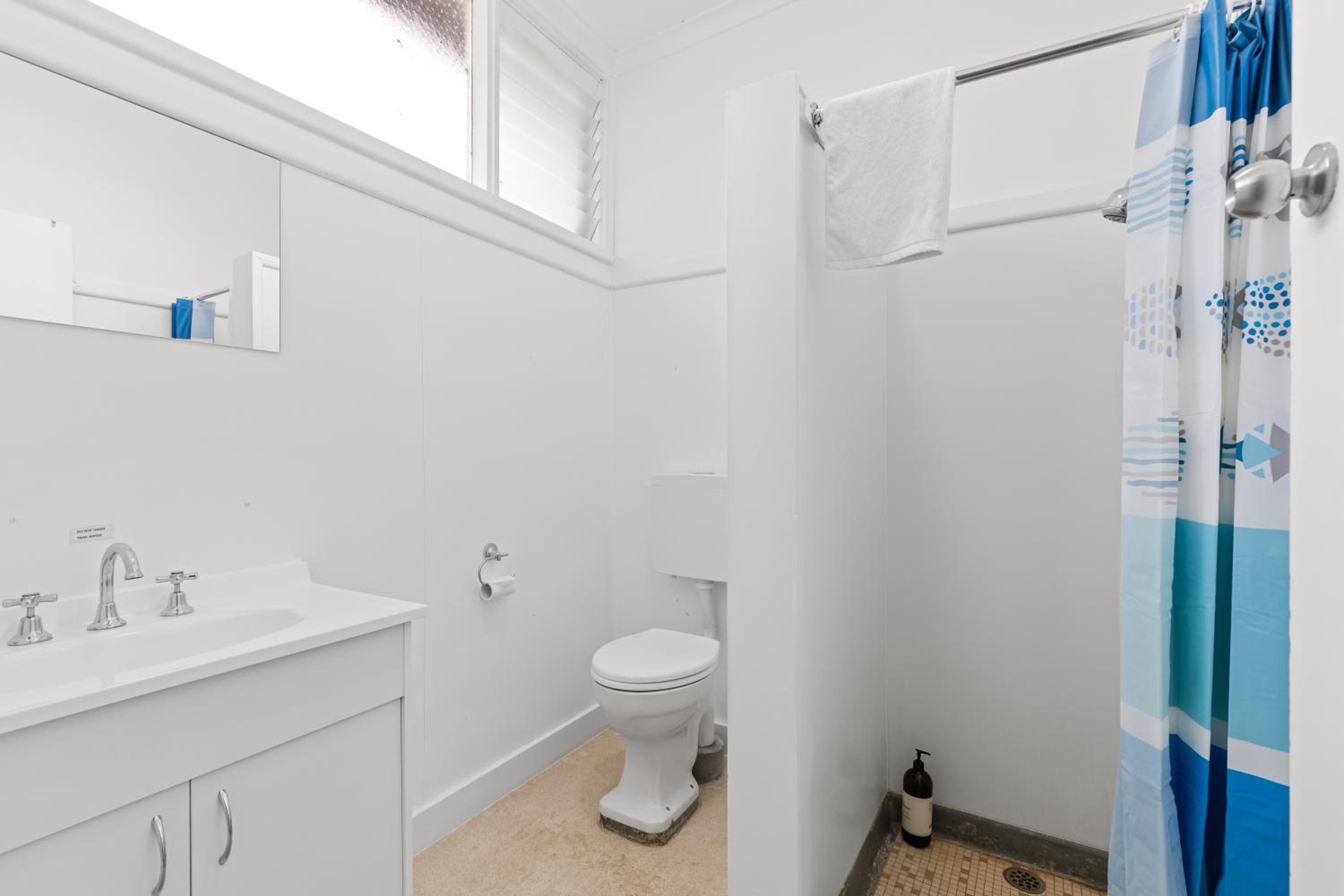 Seven-Bedroom House photo 2