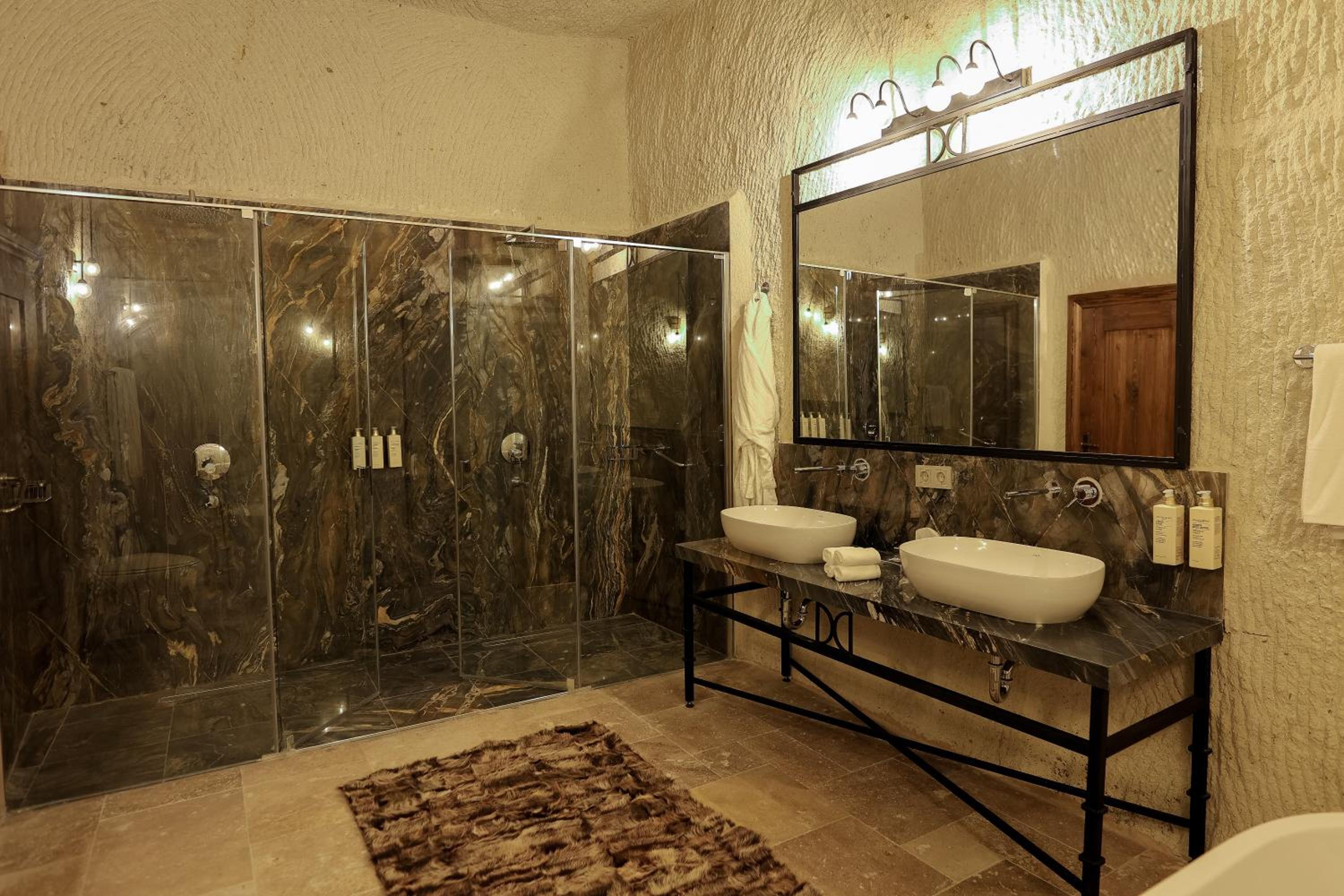 Two-Bedroom Suite - Photo 2