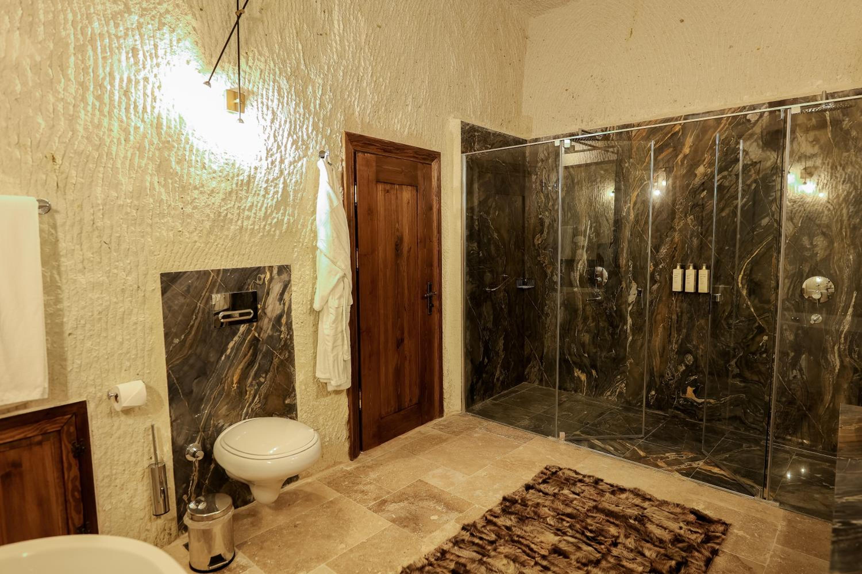 Two-Bedroom Suite - Photo 3