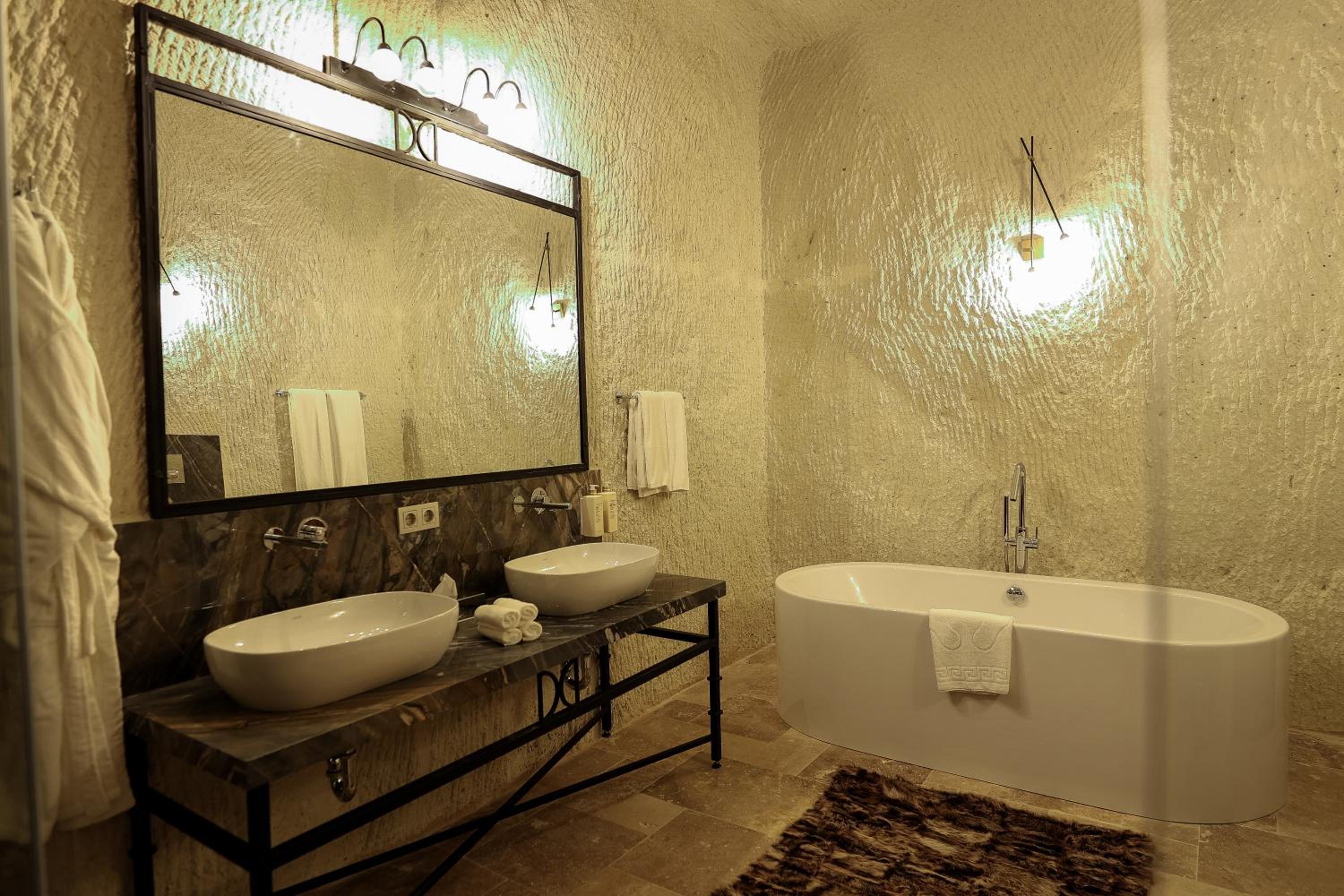 Two-Bedroom Suite - Photo 5