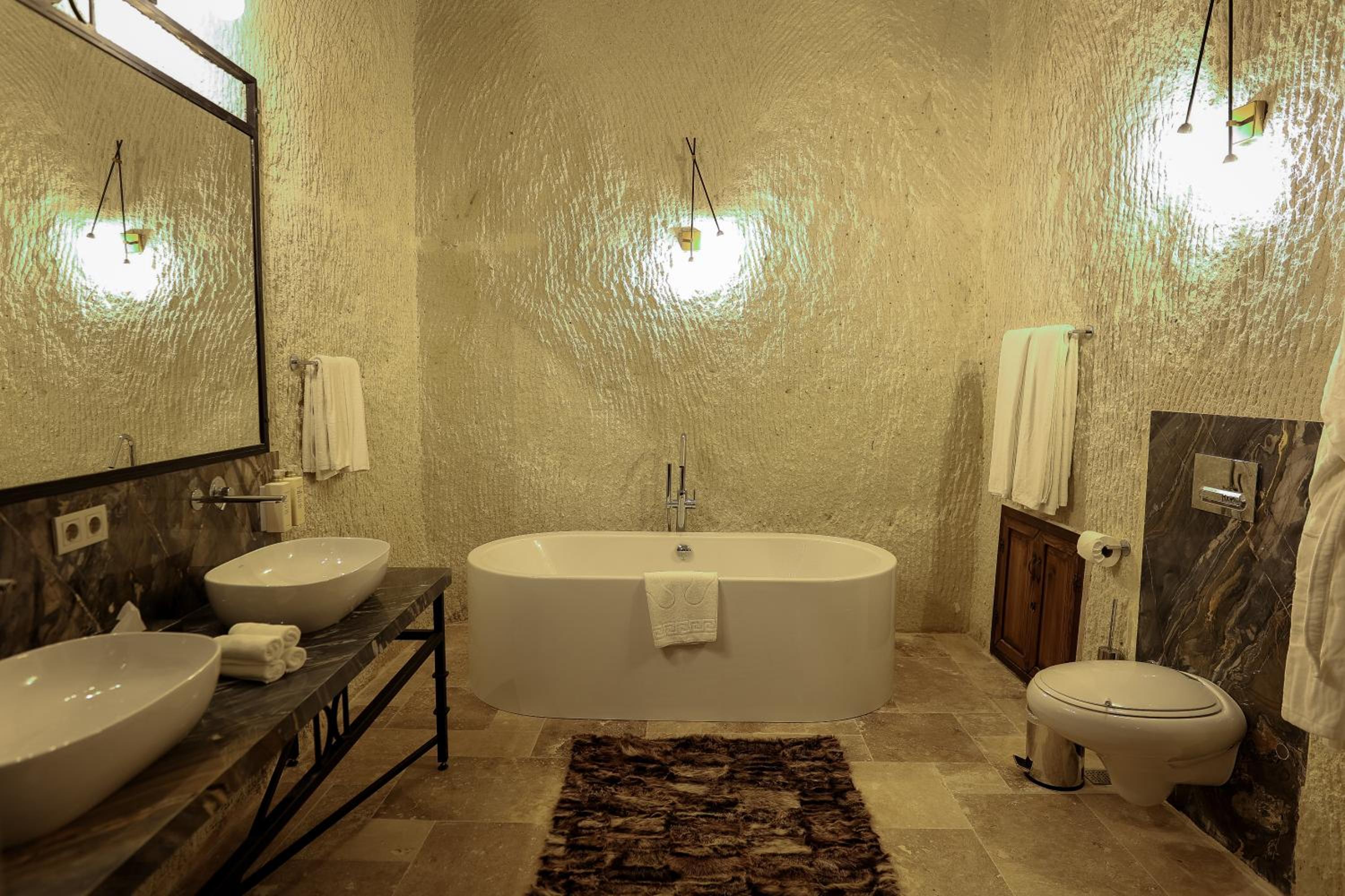 Two-Bedroom Suite - Photo 4