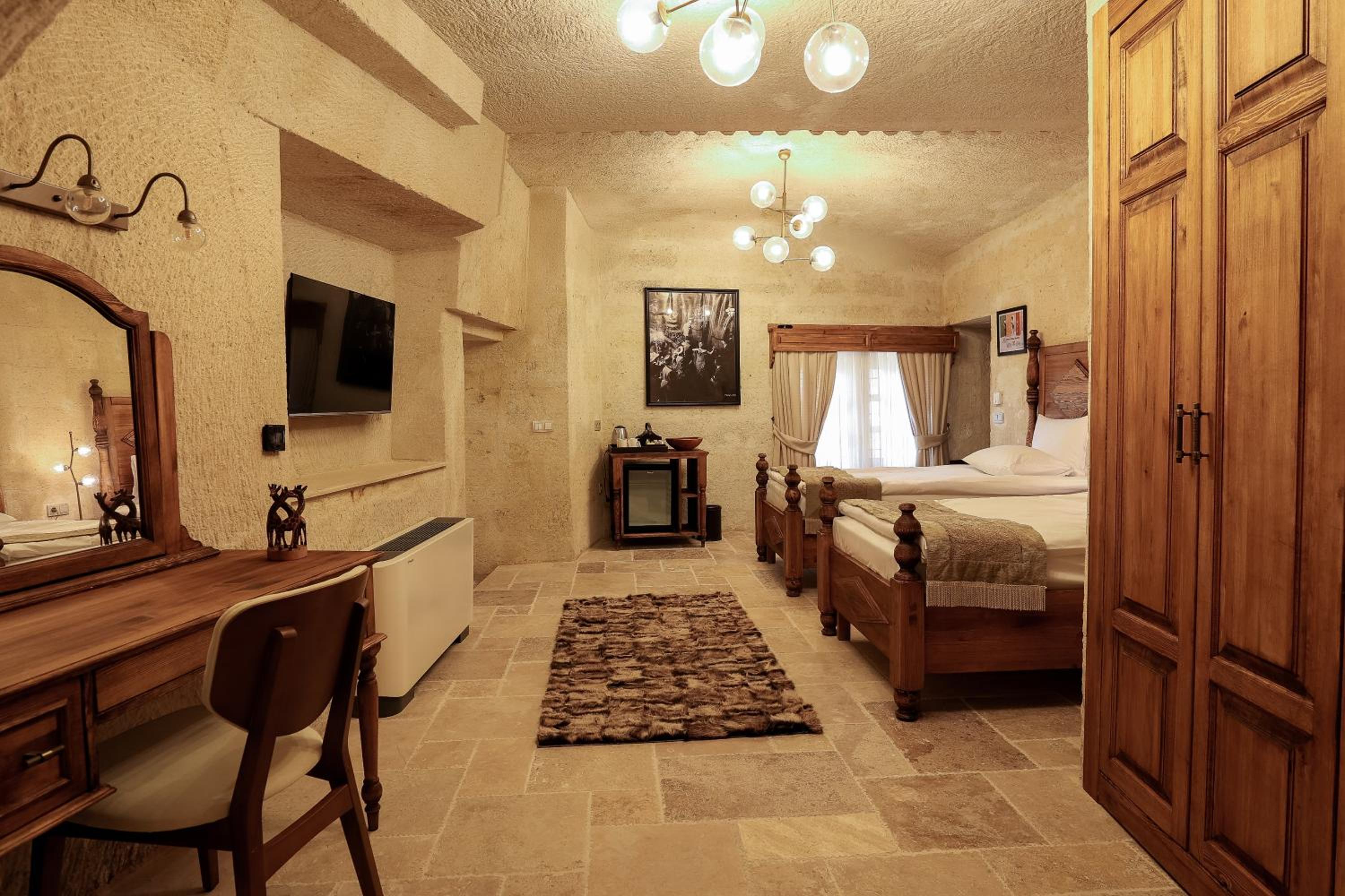 Two-Bedroom Suite - Photo 9