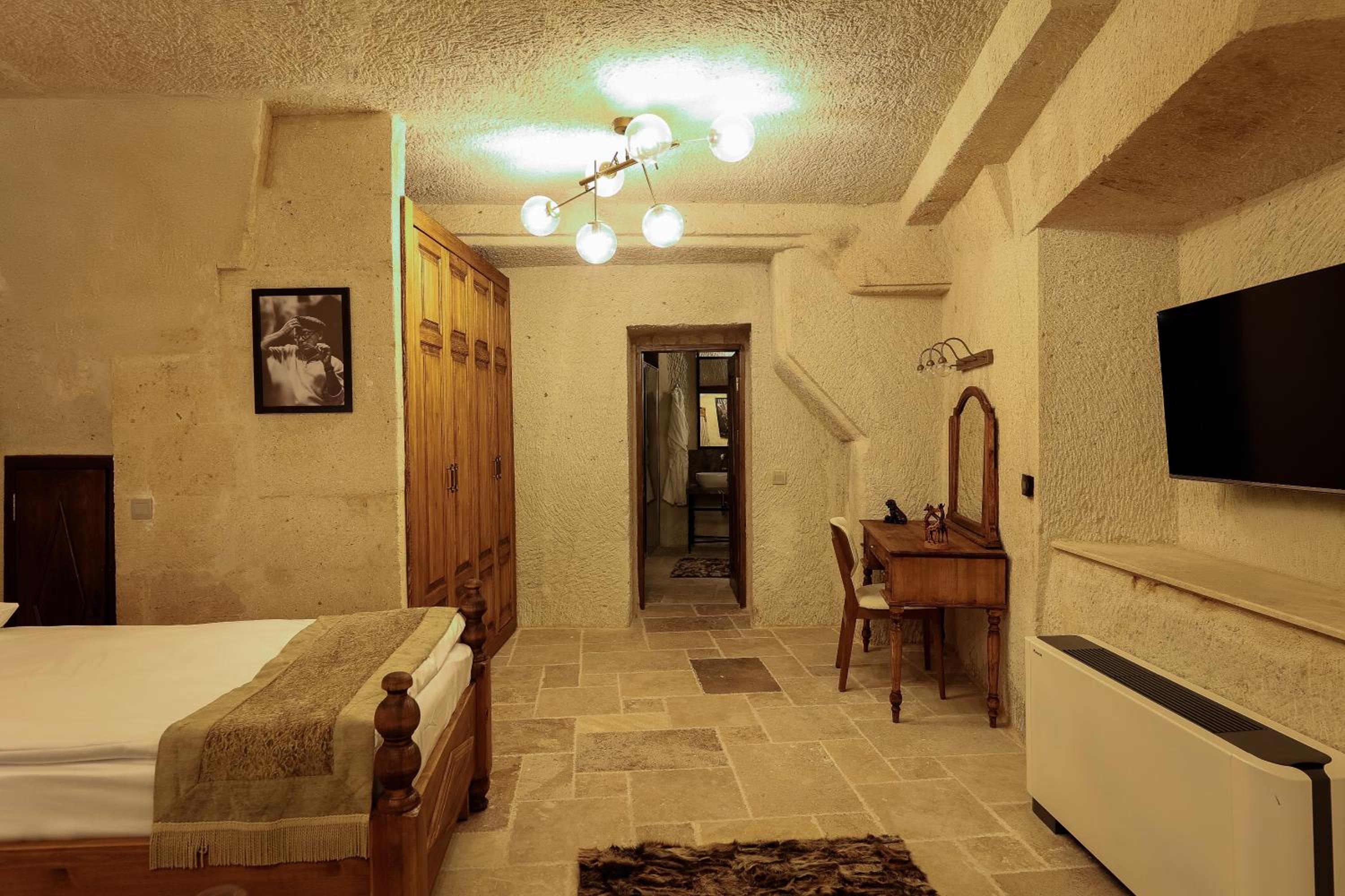 Two-Bedroom Suite - Photo 10