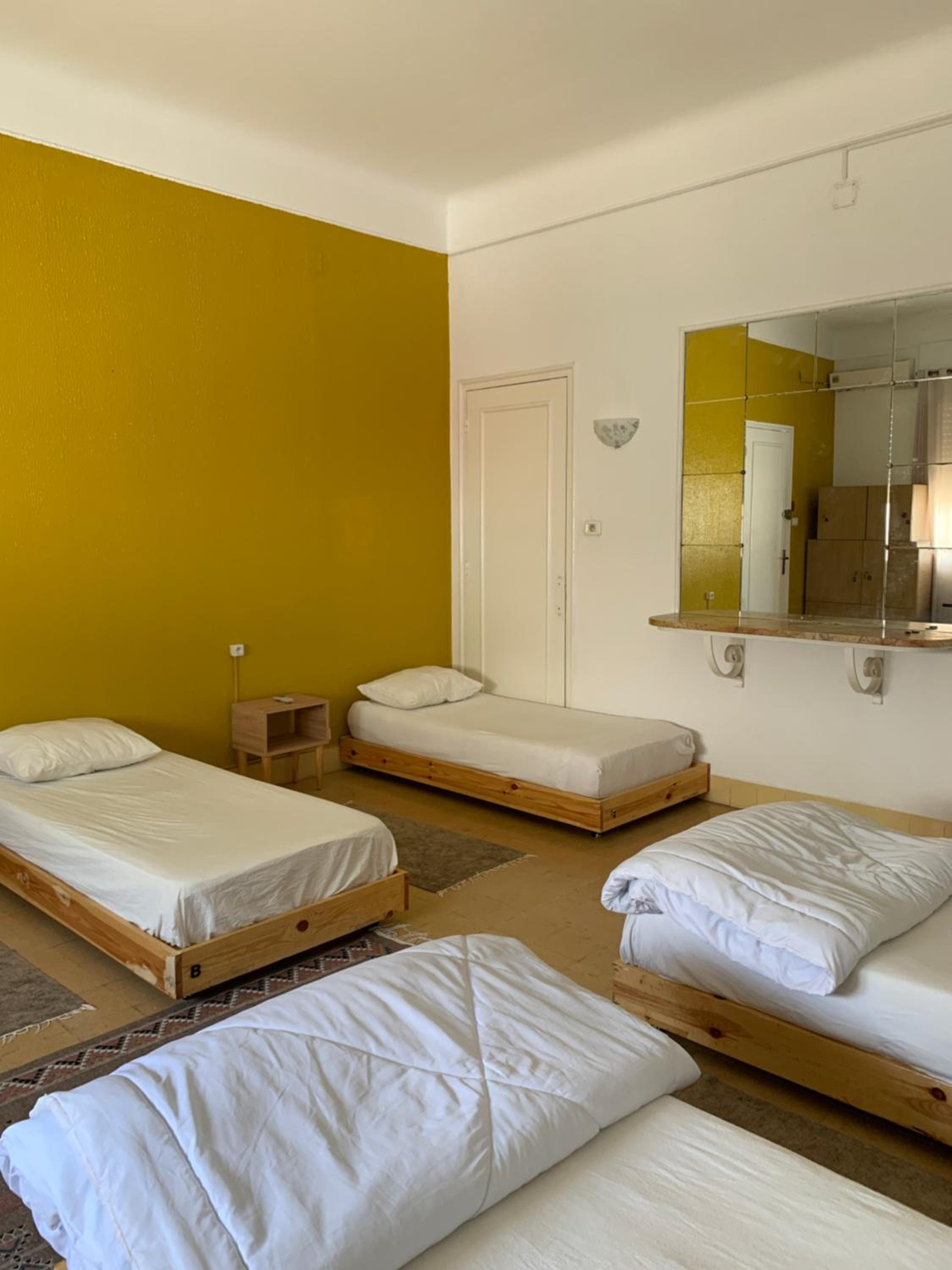 10-Bed Mixed Dormitory Room photo 2