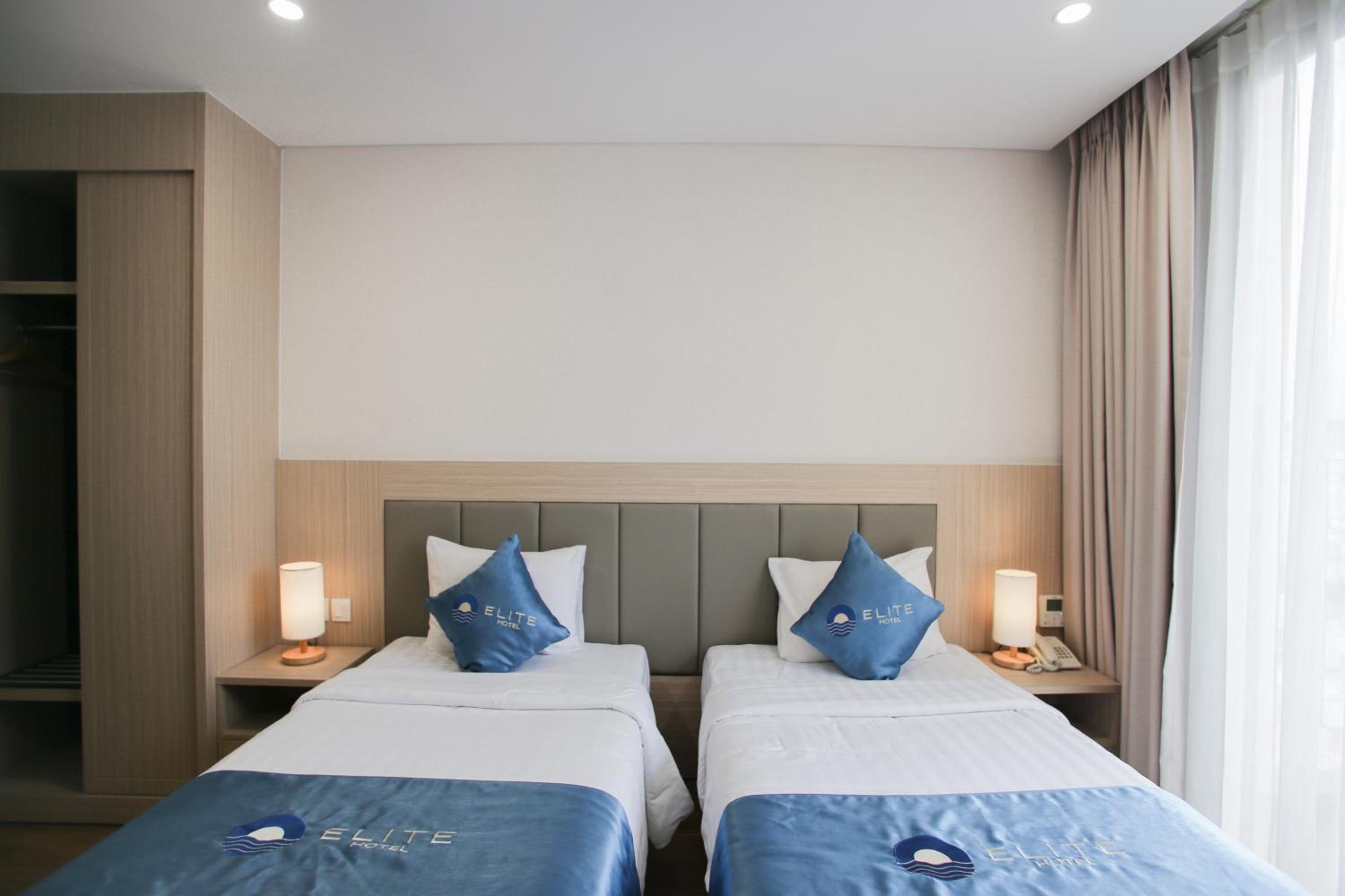 Deluxe Double Room with Sea View - Photo 3