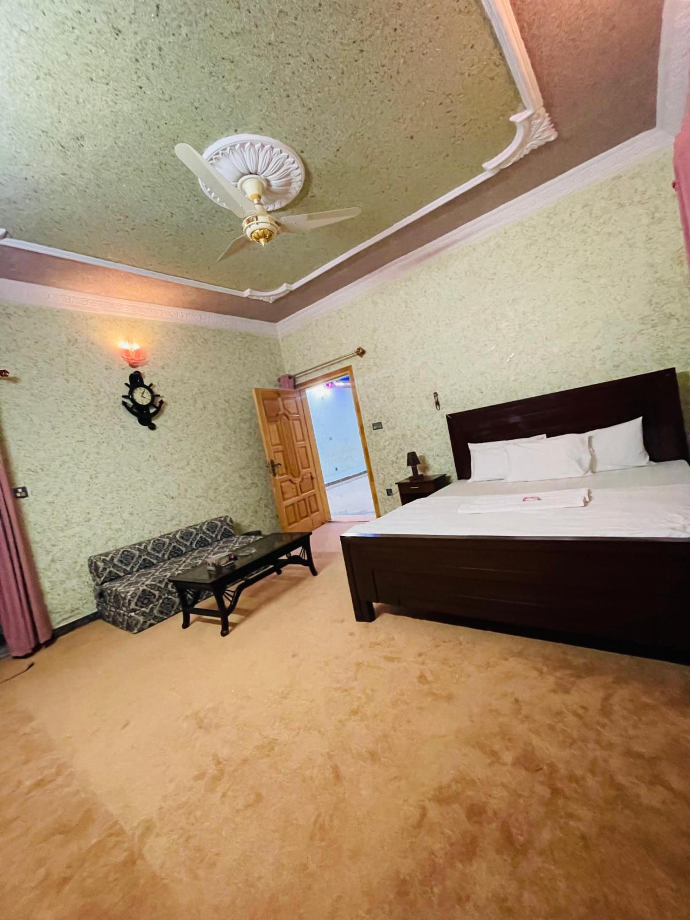 Deluxe Queen Room with Two Queen Beds photo 2