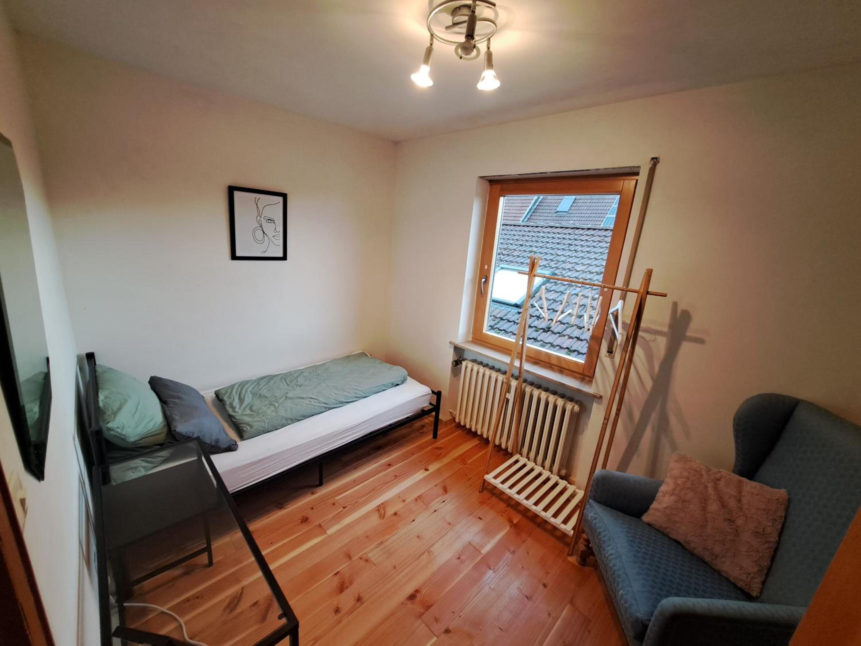 Single Room with Shared Bathroom photo 1