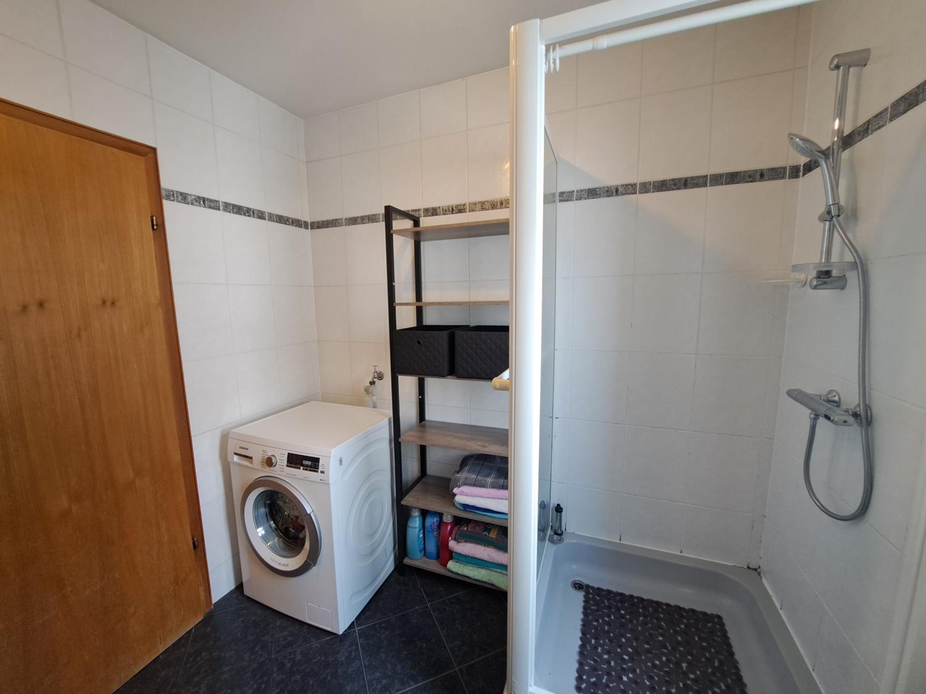 Single Room with Shared Bathroom photo 3