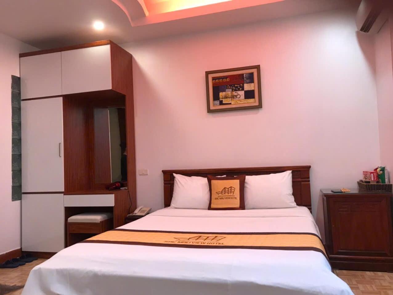 Standard Queen Room