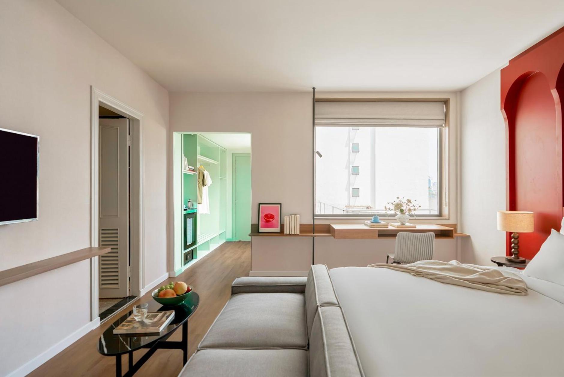 Deluxe Comfort Room City View - Photo 3