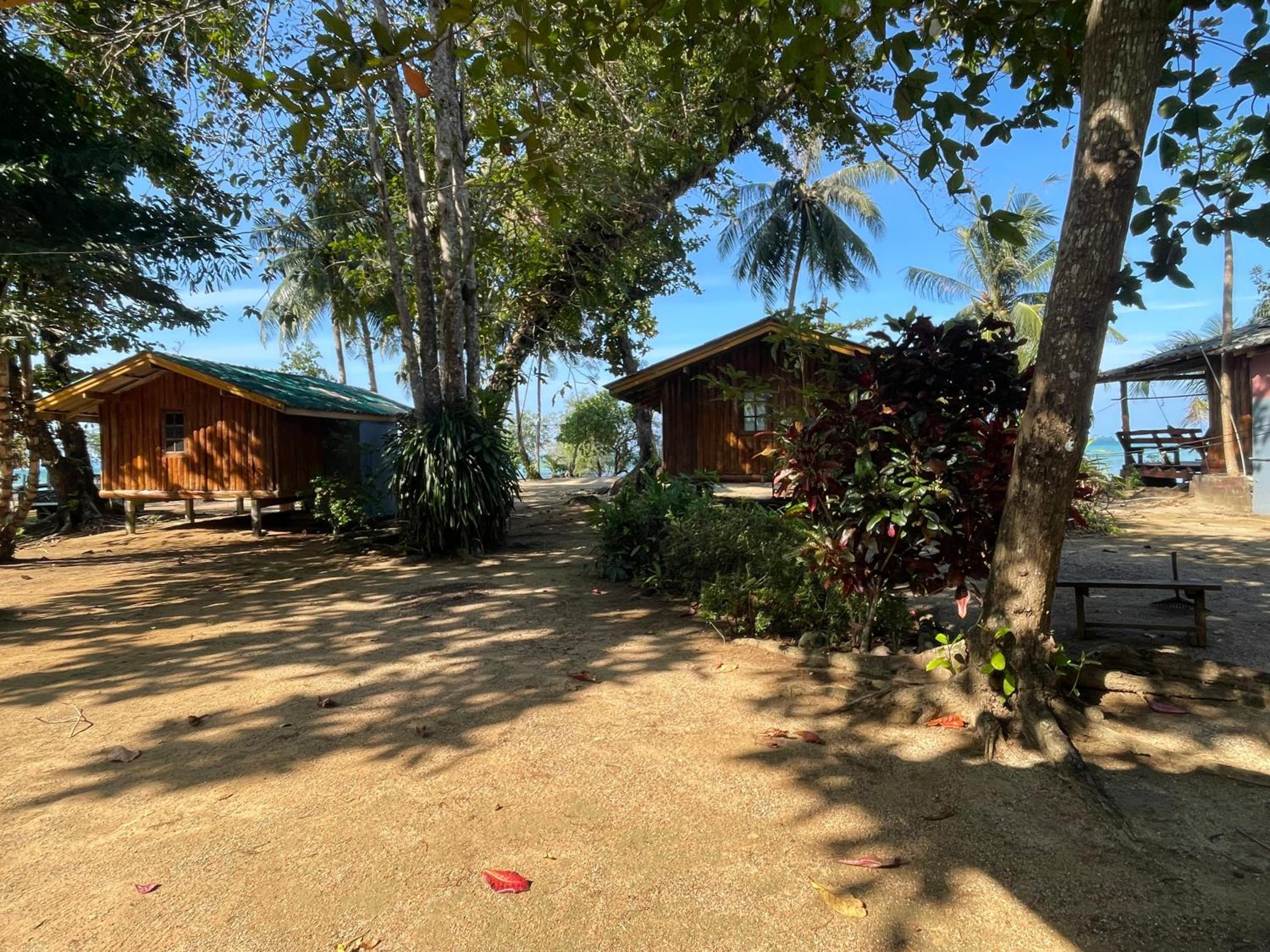 Deluxe Bungalow with Garden View photo 2