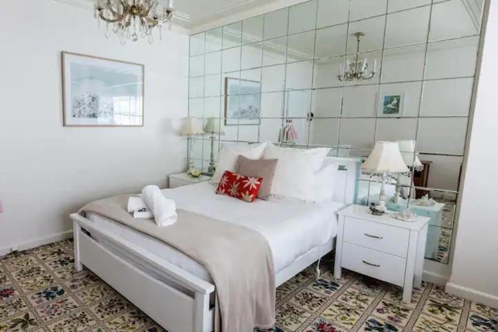Two-Bedroom Apartment with Mountain View