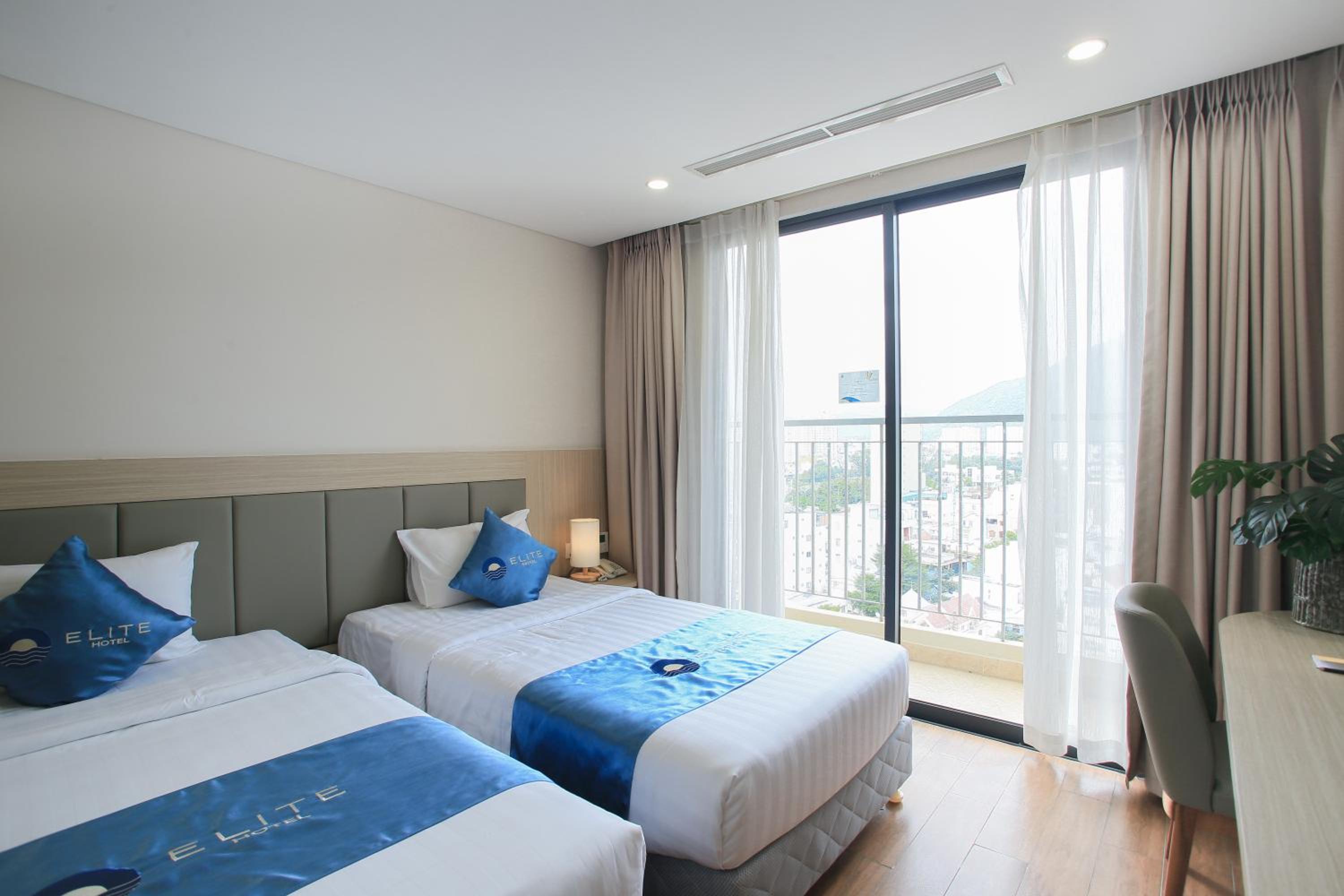 Deluxe Double or Twin Room with Mountain View - Photo 7