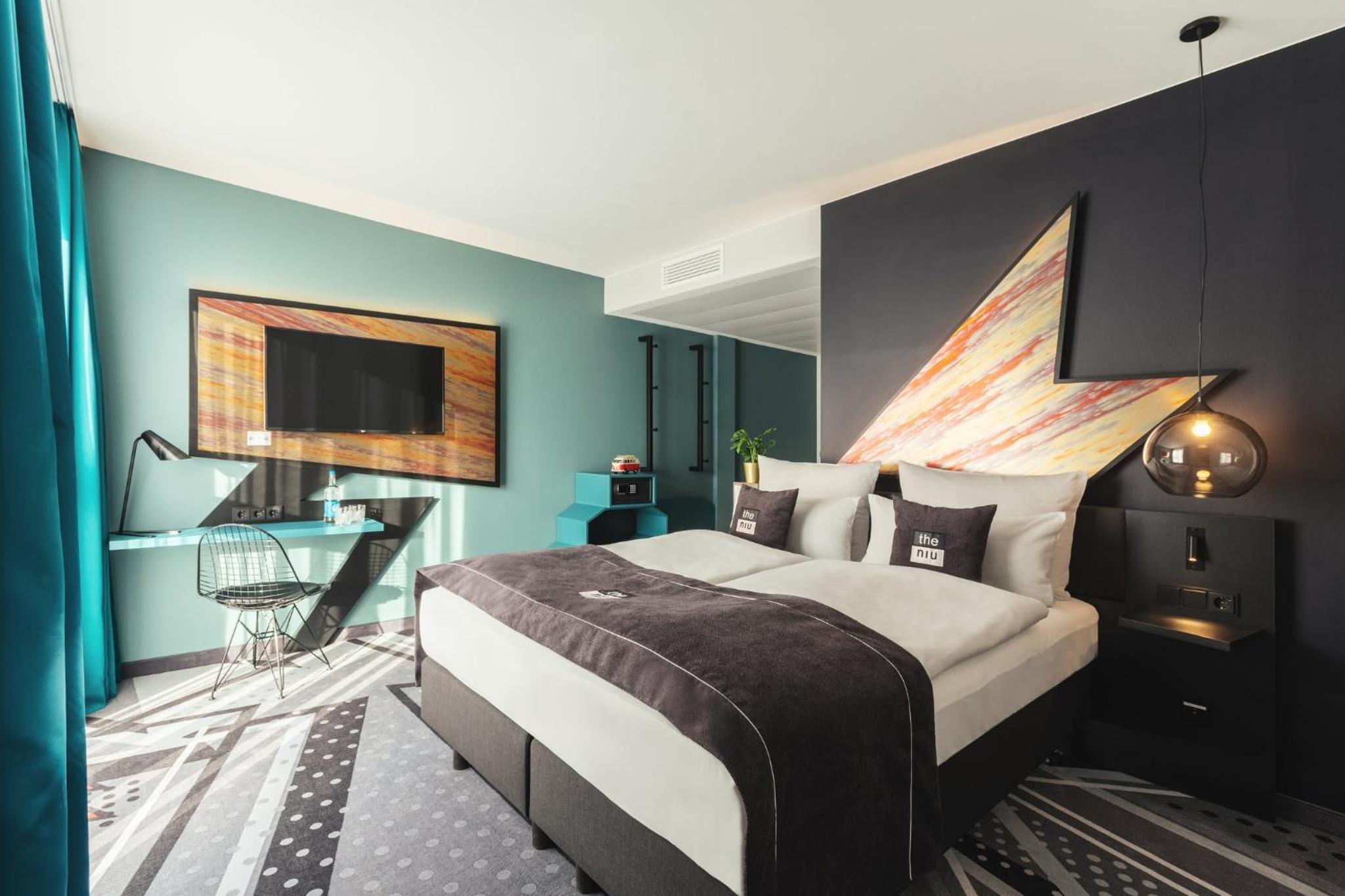 Standard Queen Room - Accessible photo 3