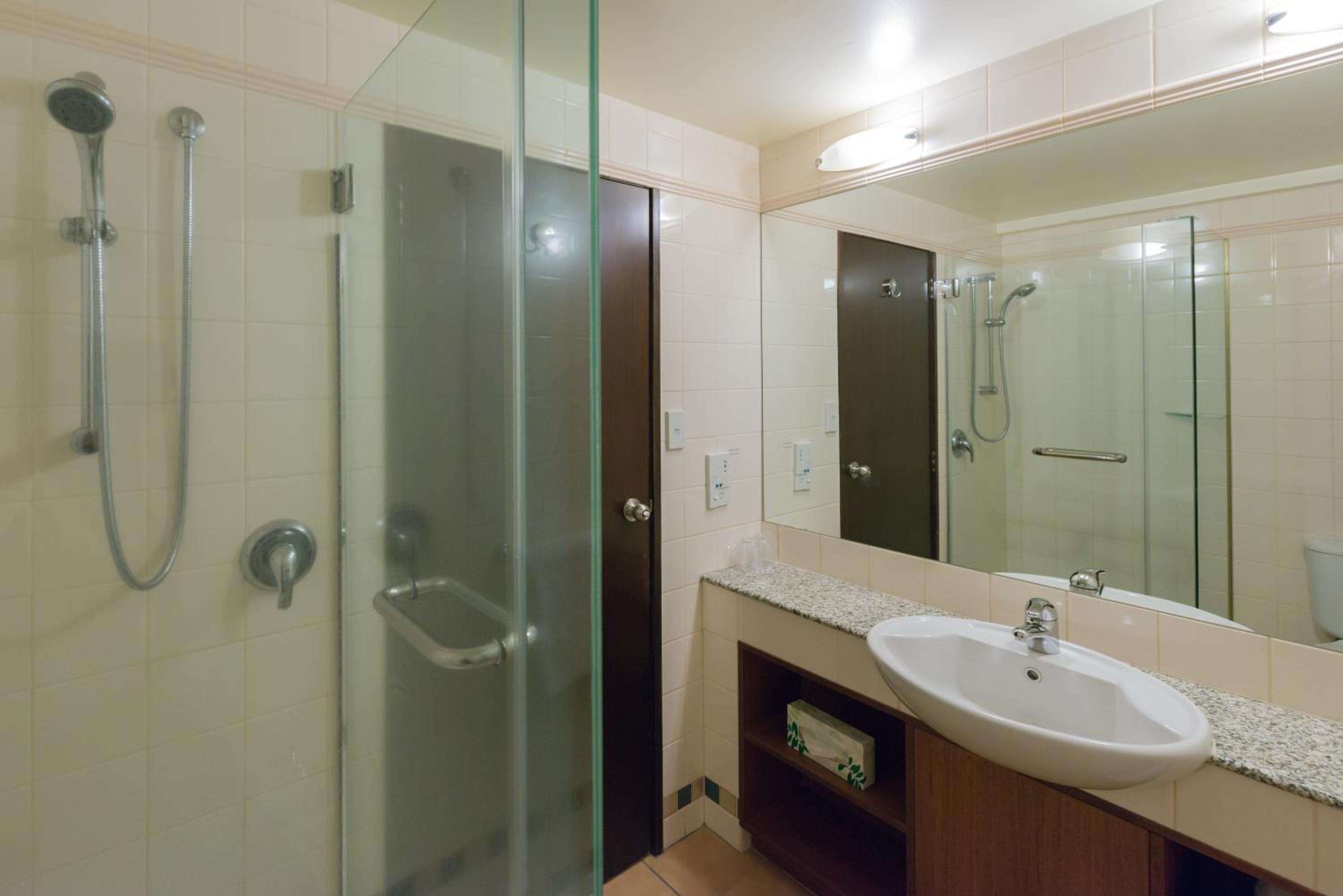 Standard Queen Room with Pool View photo 3