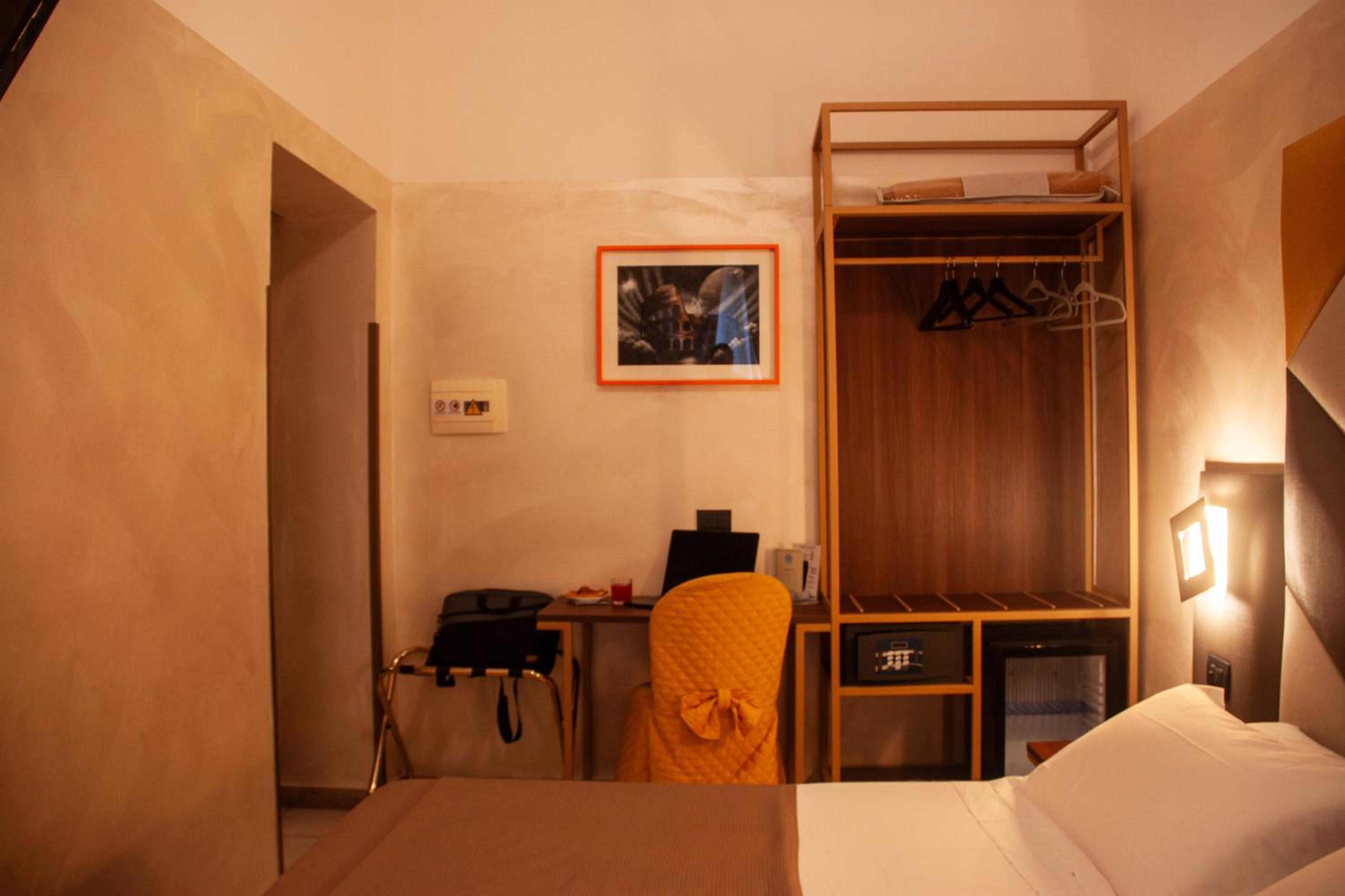 Double or Twin Room thumbnail 5