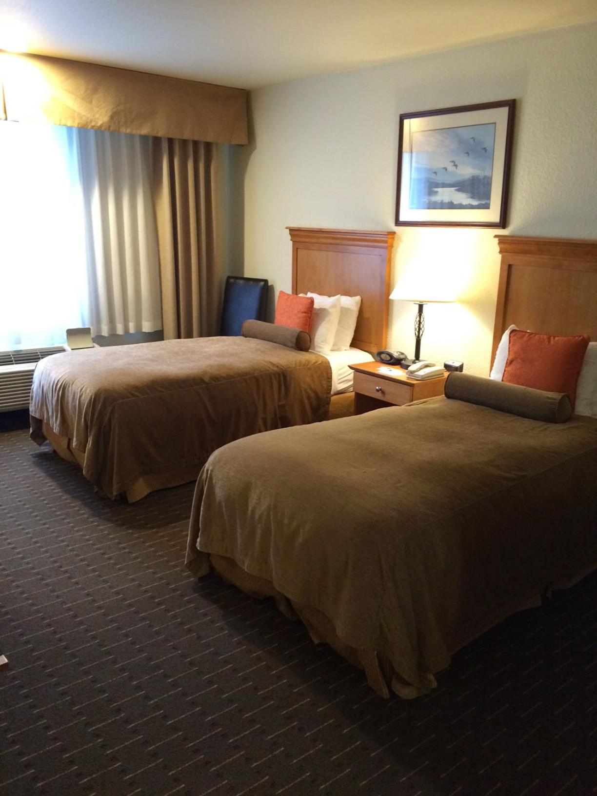 Queen Room with Two Queen Beds with Bath - Disability Access/Non-Smoking - Photo 2
