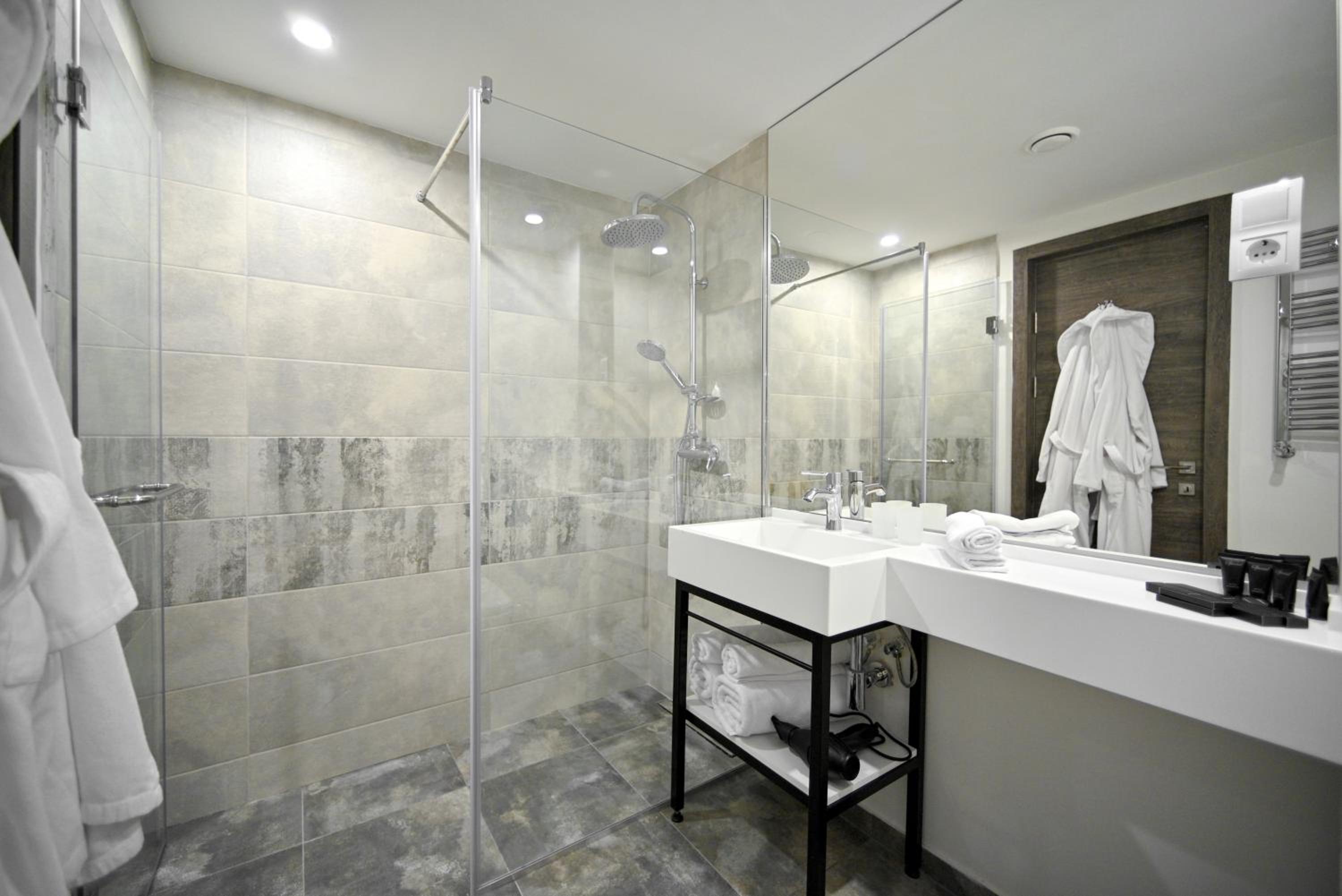 One-Bedroom Suite photo 3