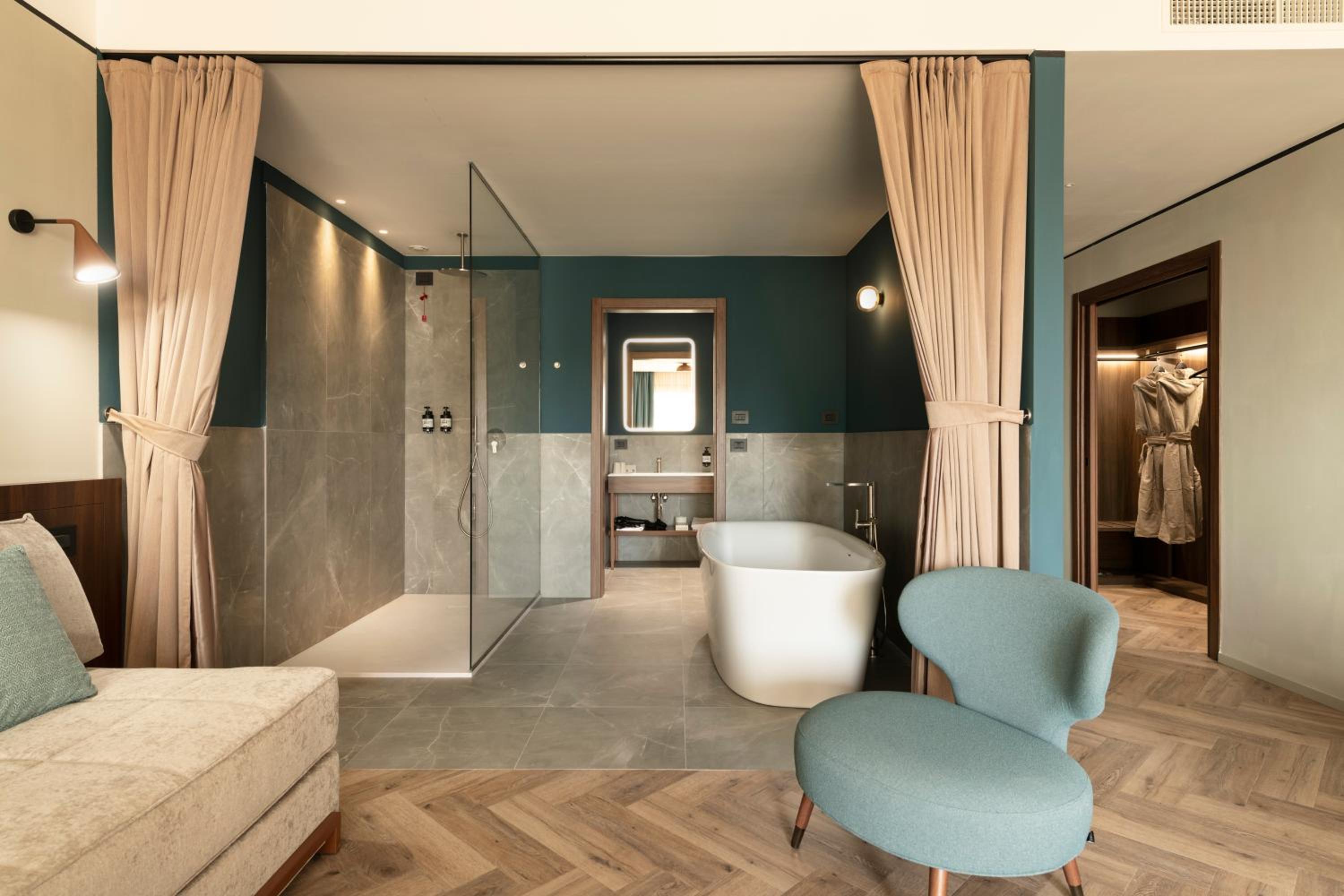Junior Suite with Sea View - Photo 2