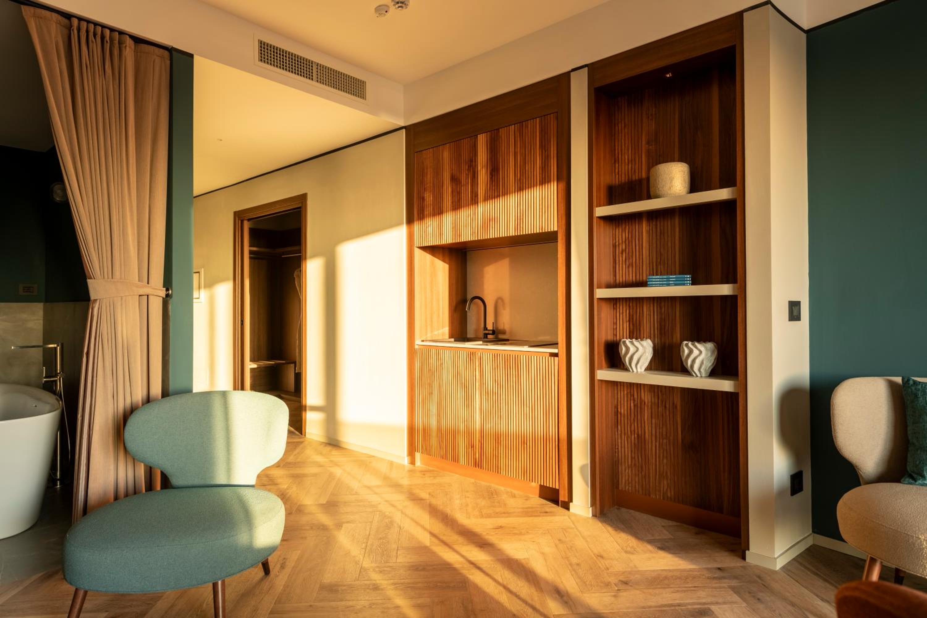 Junior Suite with Sea View - Photo 19