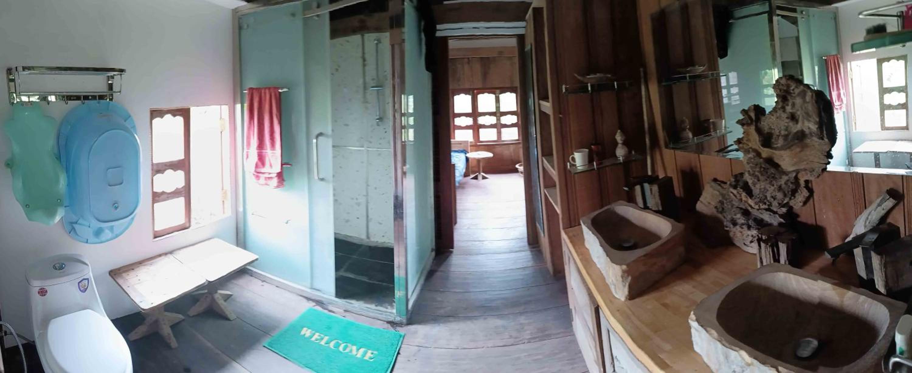 Deluxe Double Room (2 Adults + 1 Child) photo 1