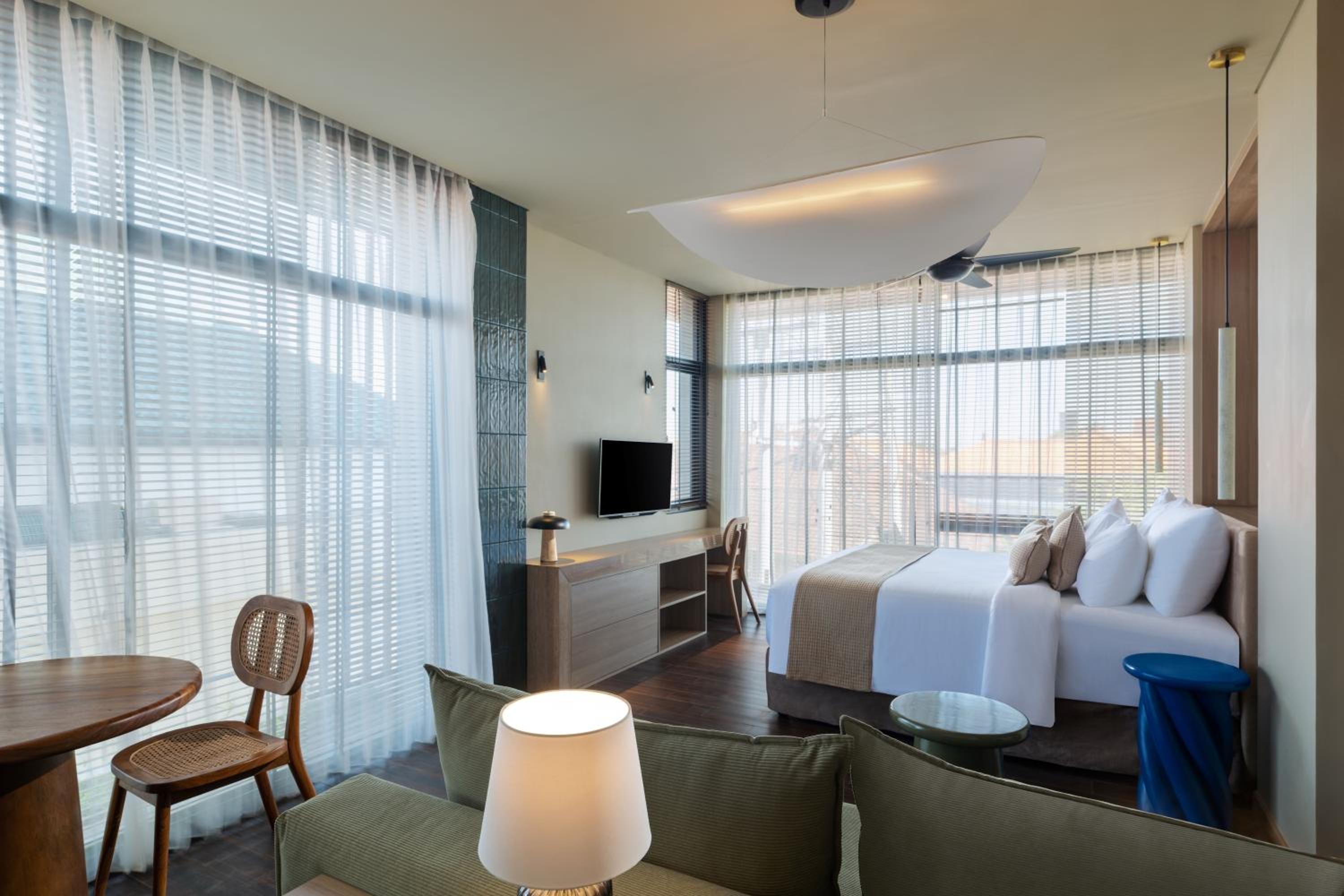 King Studio with Sofa Bed