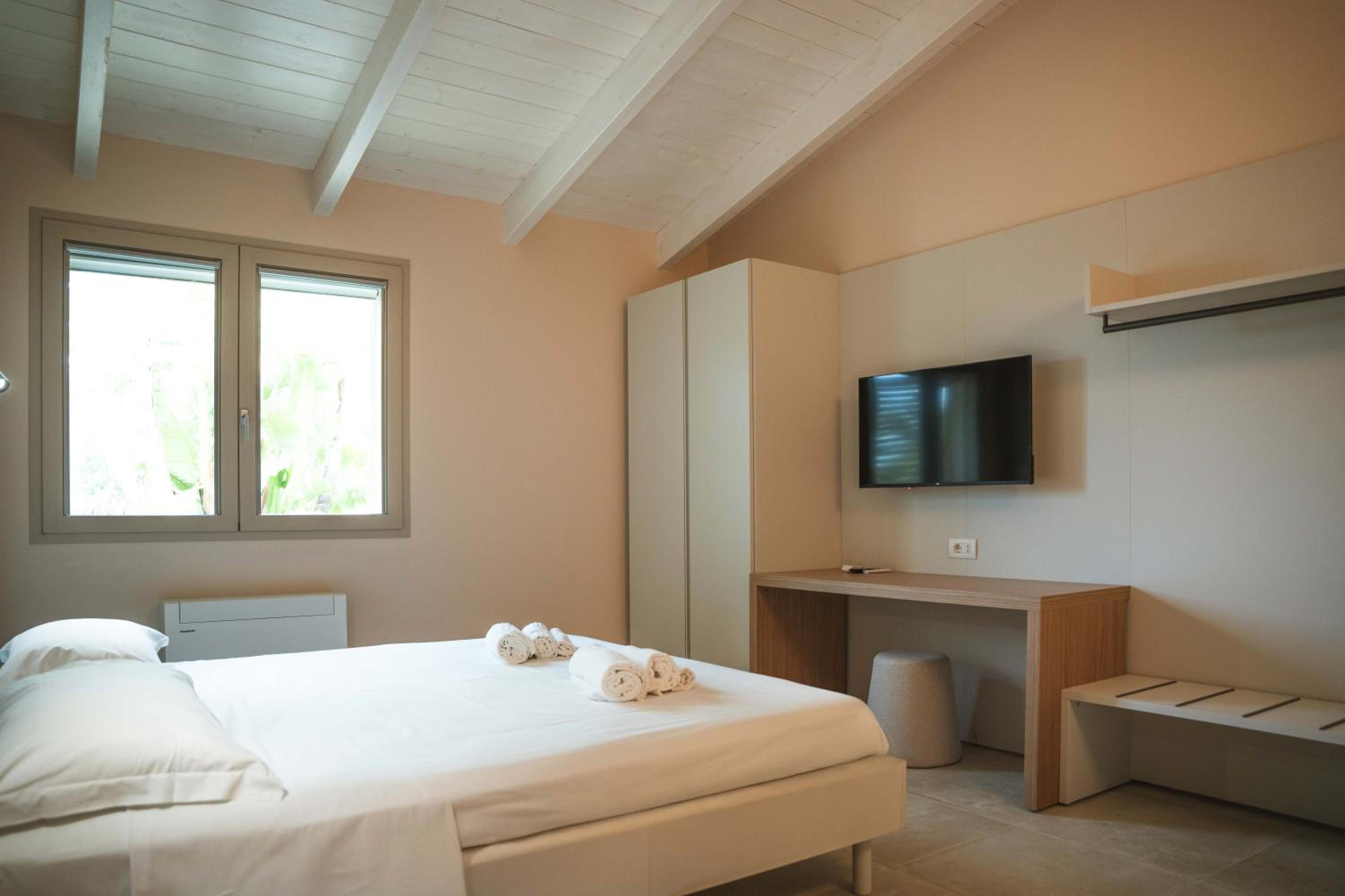Large Double Room photo 1