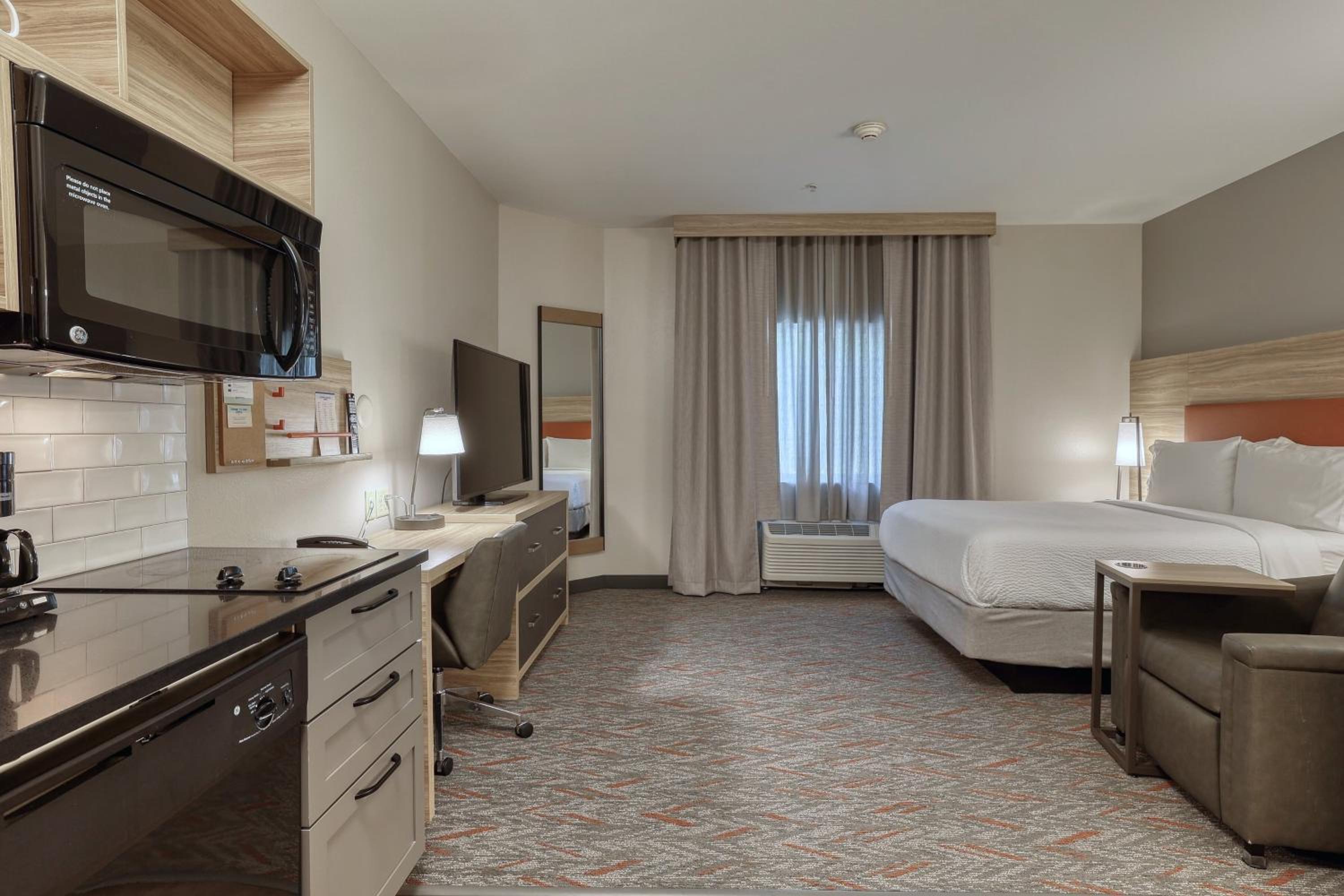 Studio Queen Suite - Photo 3