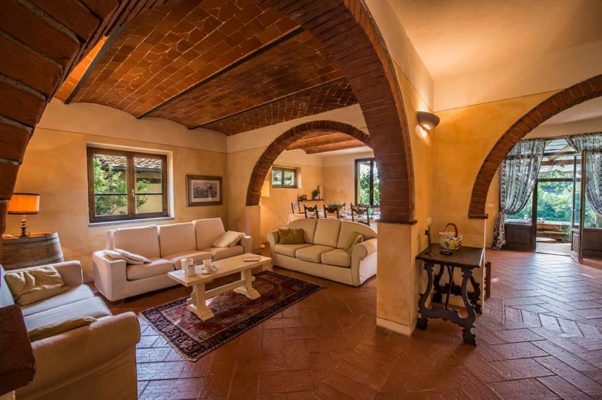 Nine-Bedroom Villa photo 1