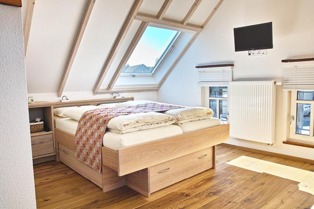 Deluxe Double Room (2 Adults + 1 Child) photo 1