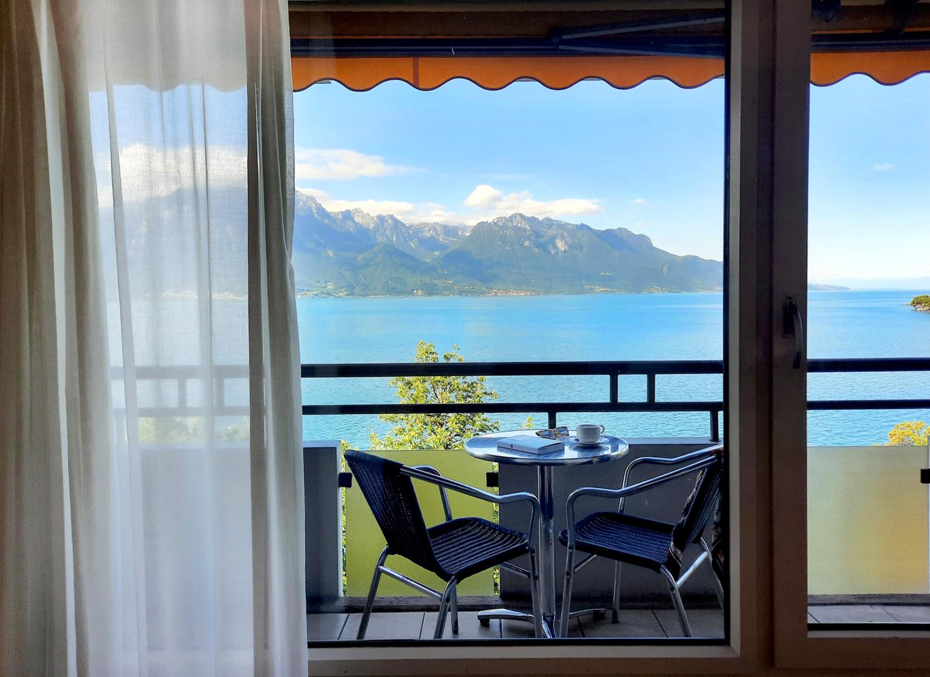 Junior Suite with Balcony and Lake View - Photo 8
