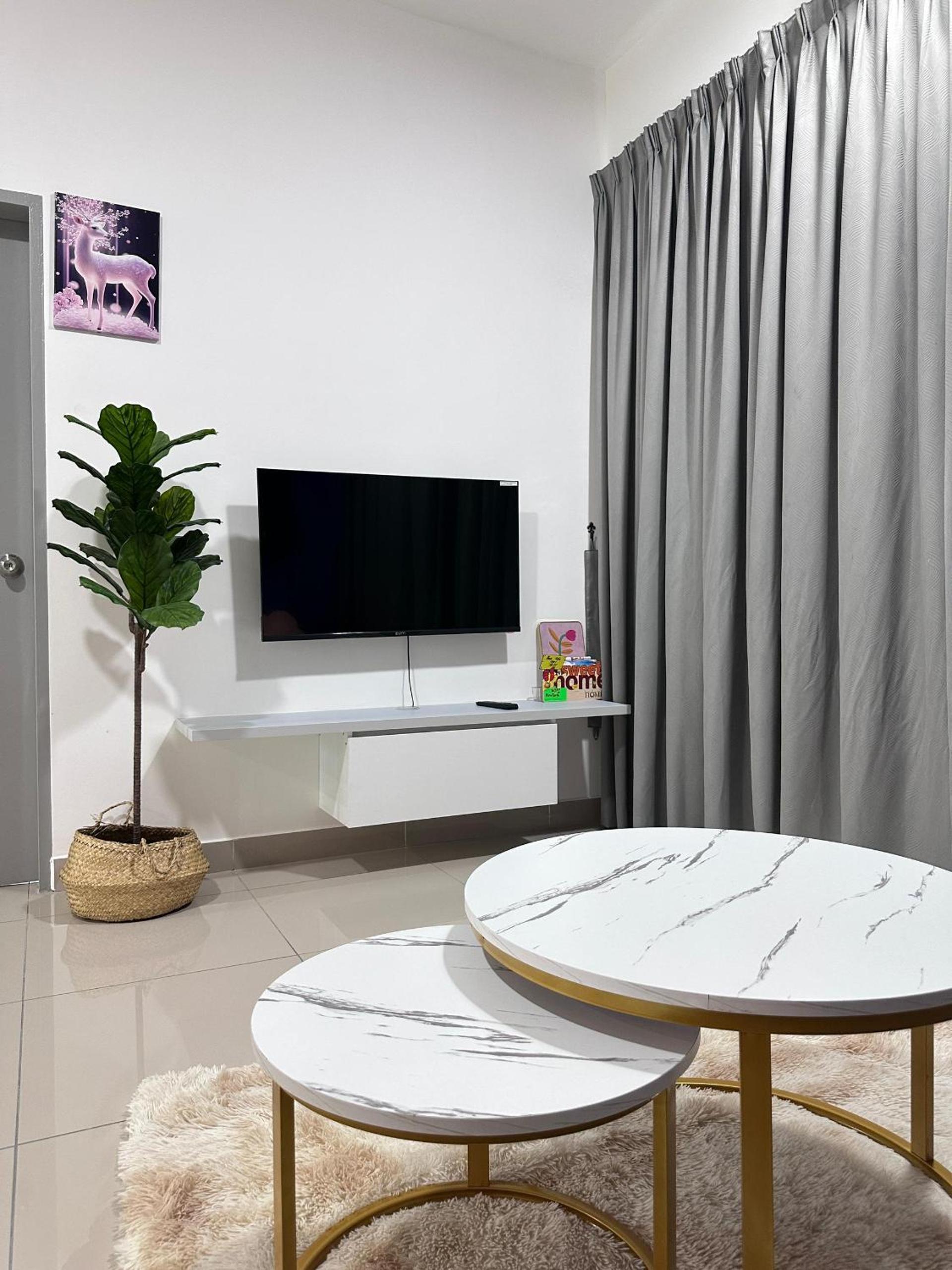 Three-Bedroom Apartment photo 2