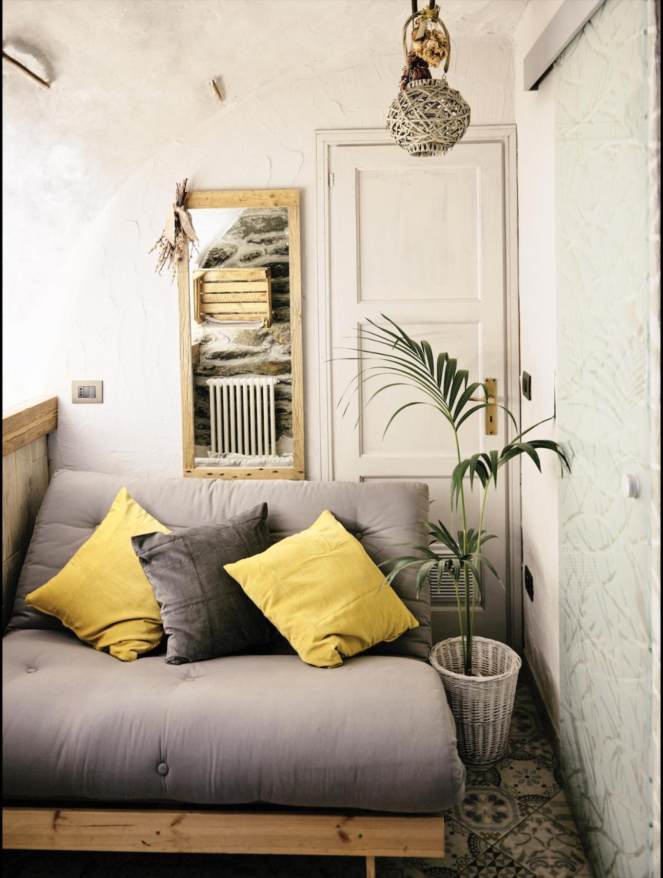 One-Bedroom Apartment photo 2