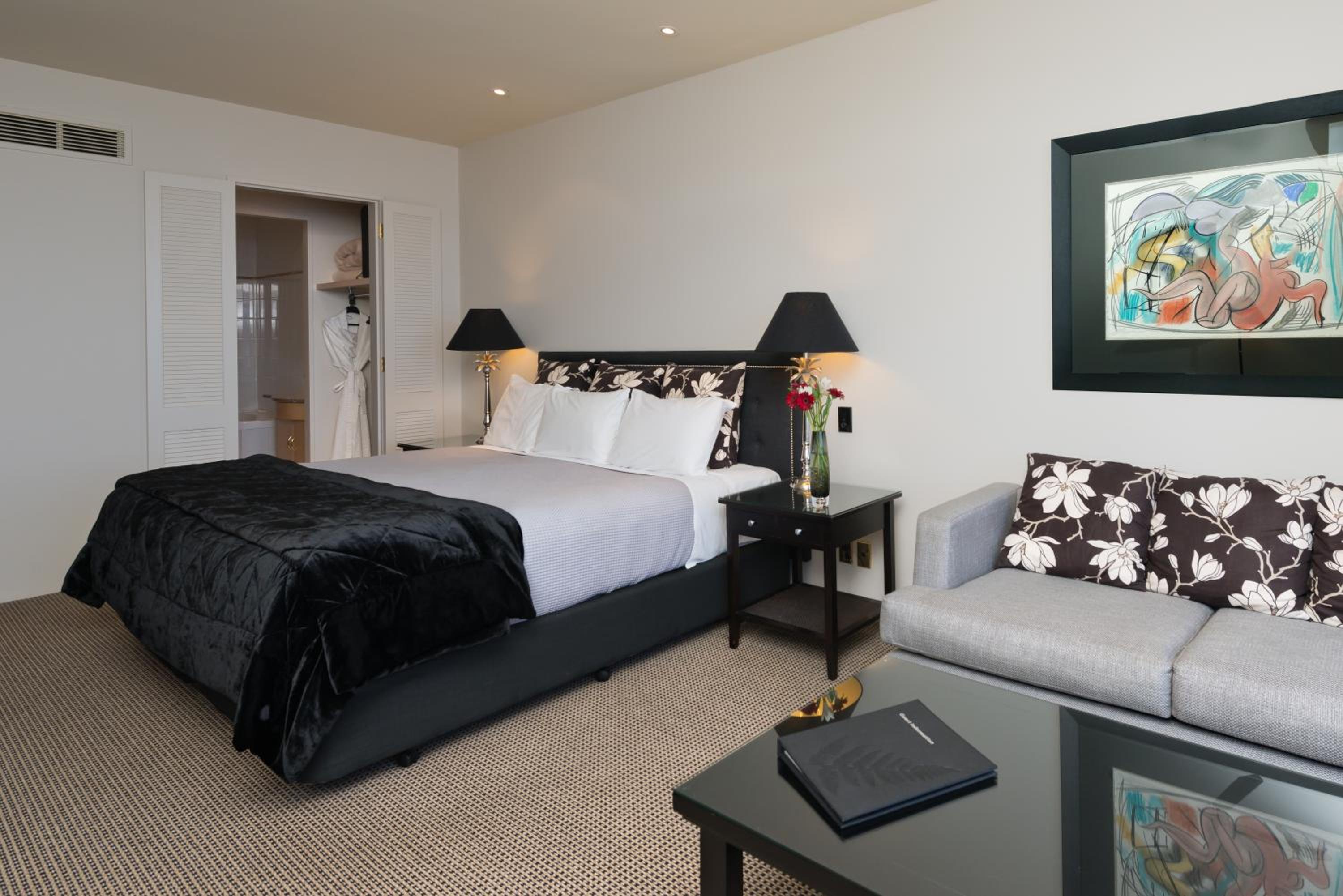 Junior King Suite photo 2